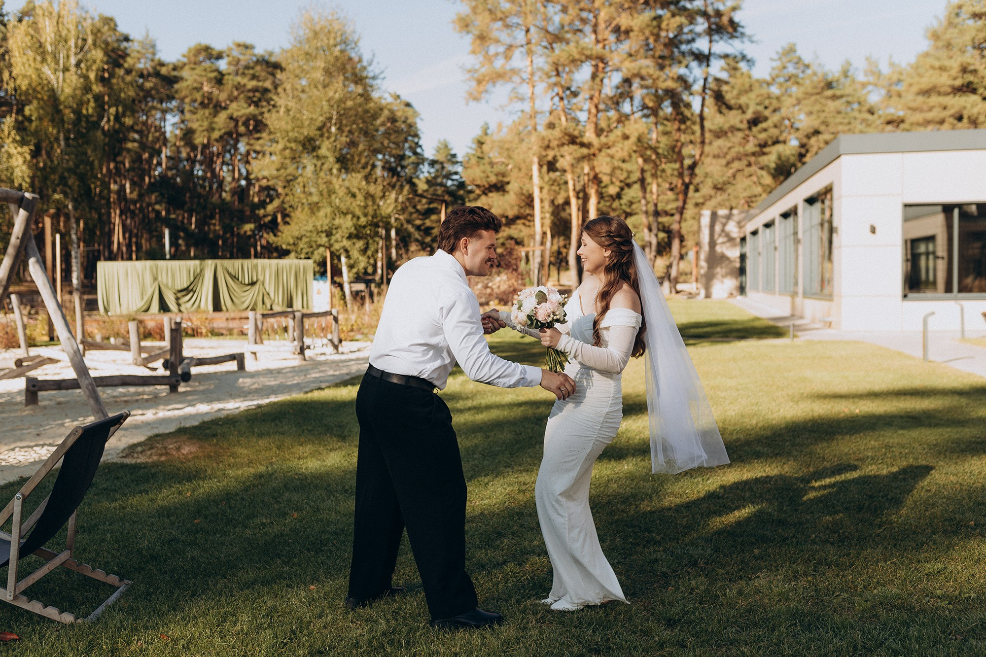 День был ясным, а чувства — истинными. Свадебный фотограф Илья Бринк