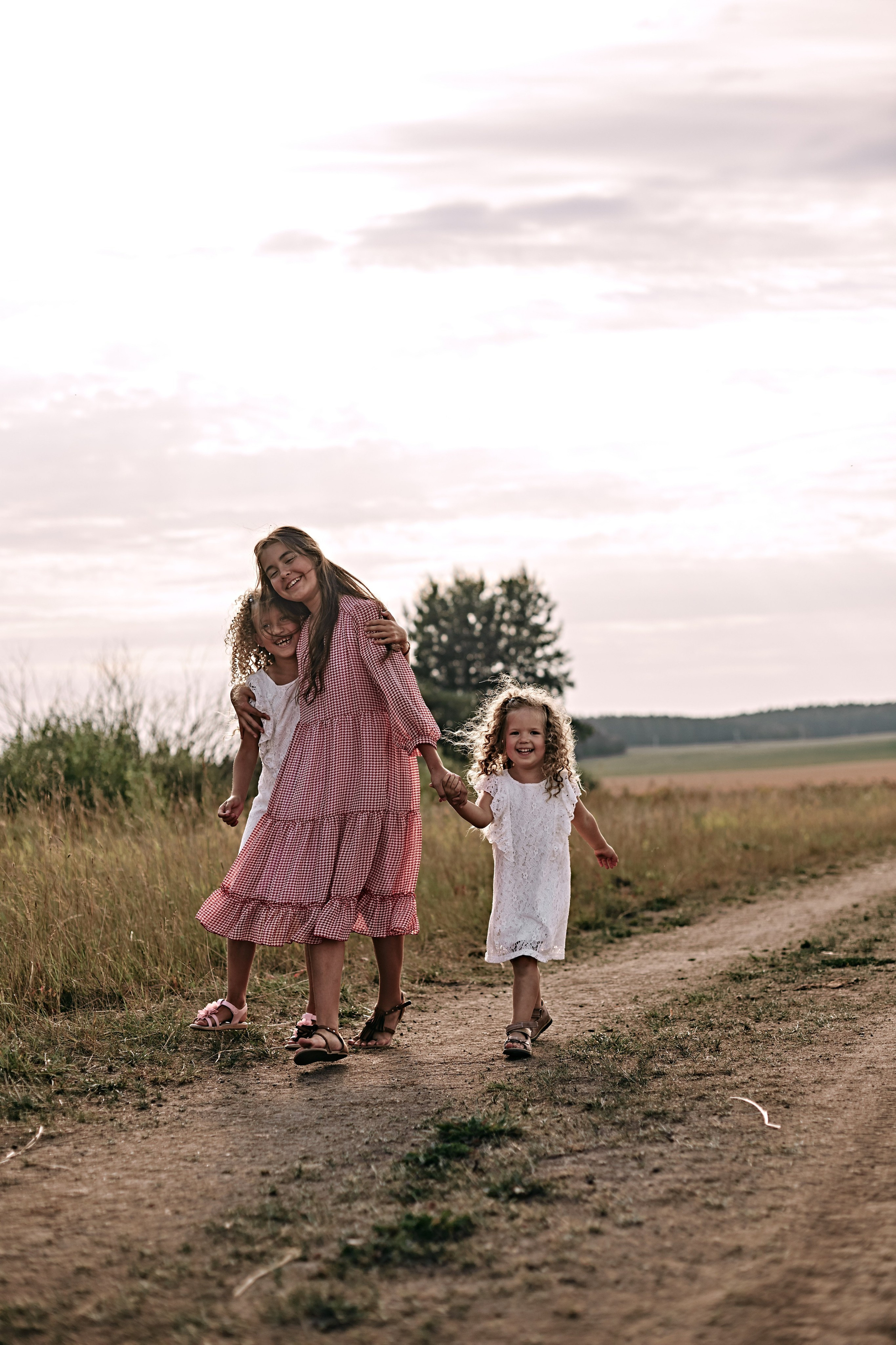 Большая семейная съемка в поле. Главная