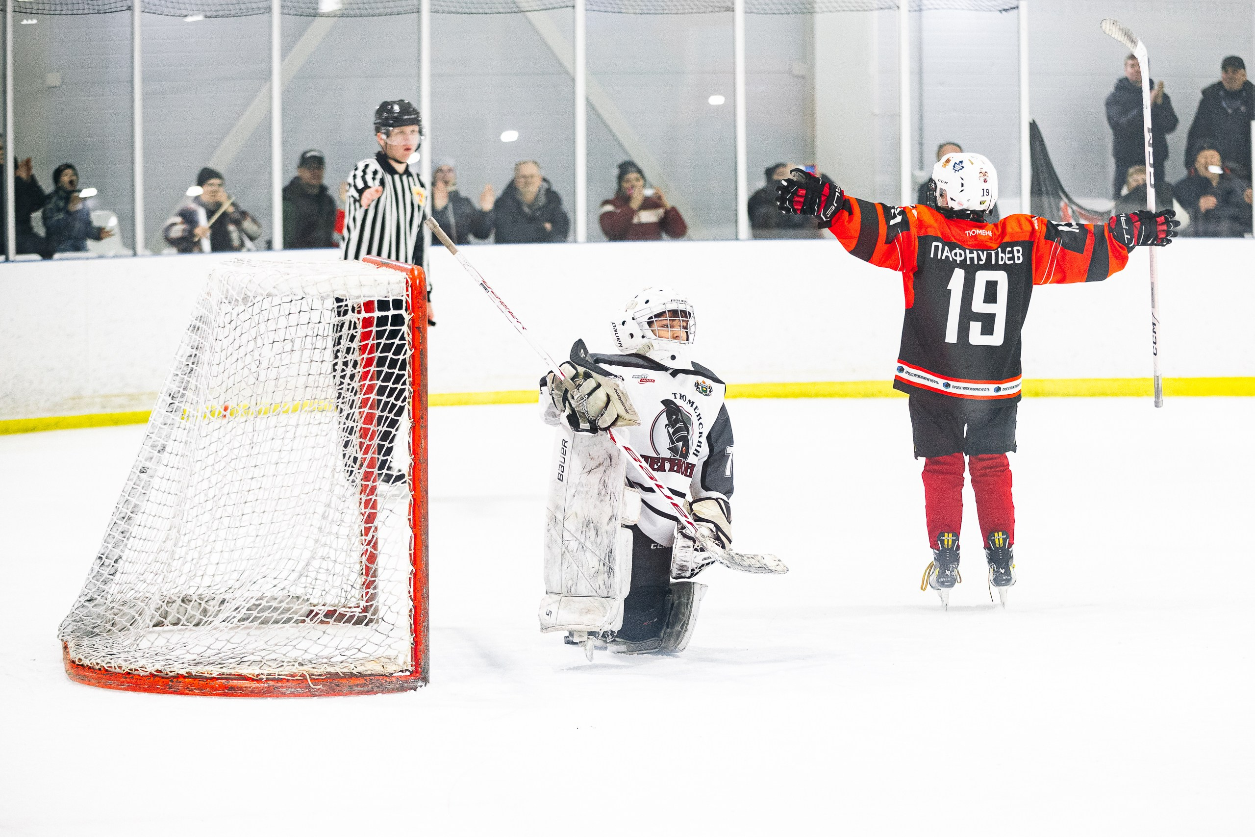 Первенство Тюмени по хоккею. MIG — студия спортивной фотографии Михаила Голянского
