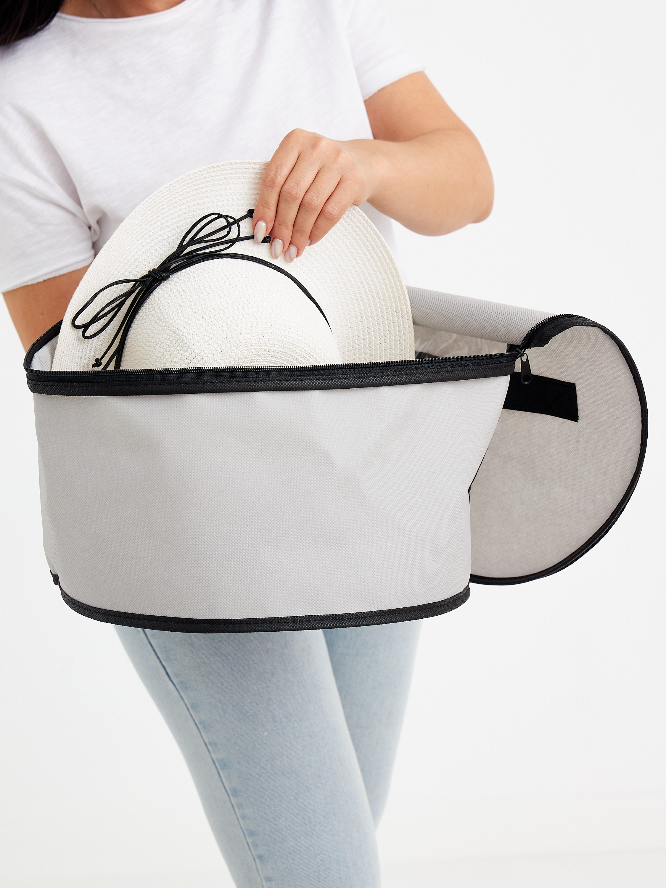 Фотосъемка кофров для хранения одежды для маркетплейсов. Алексей Темнов — фотограф в Пятигорске