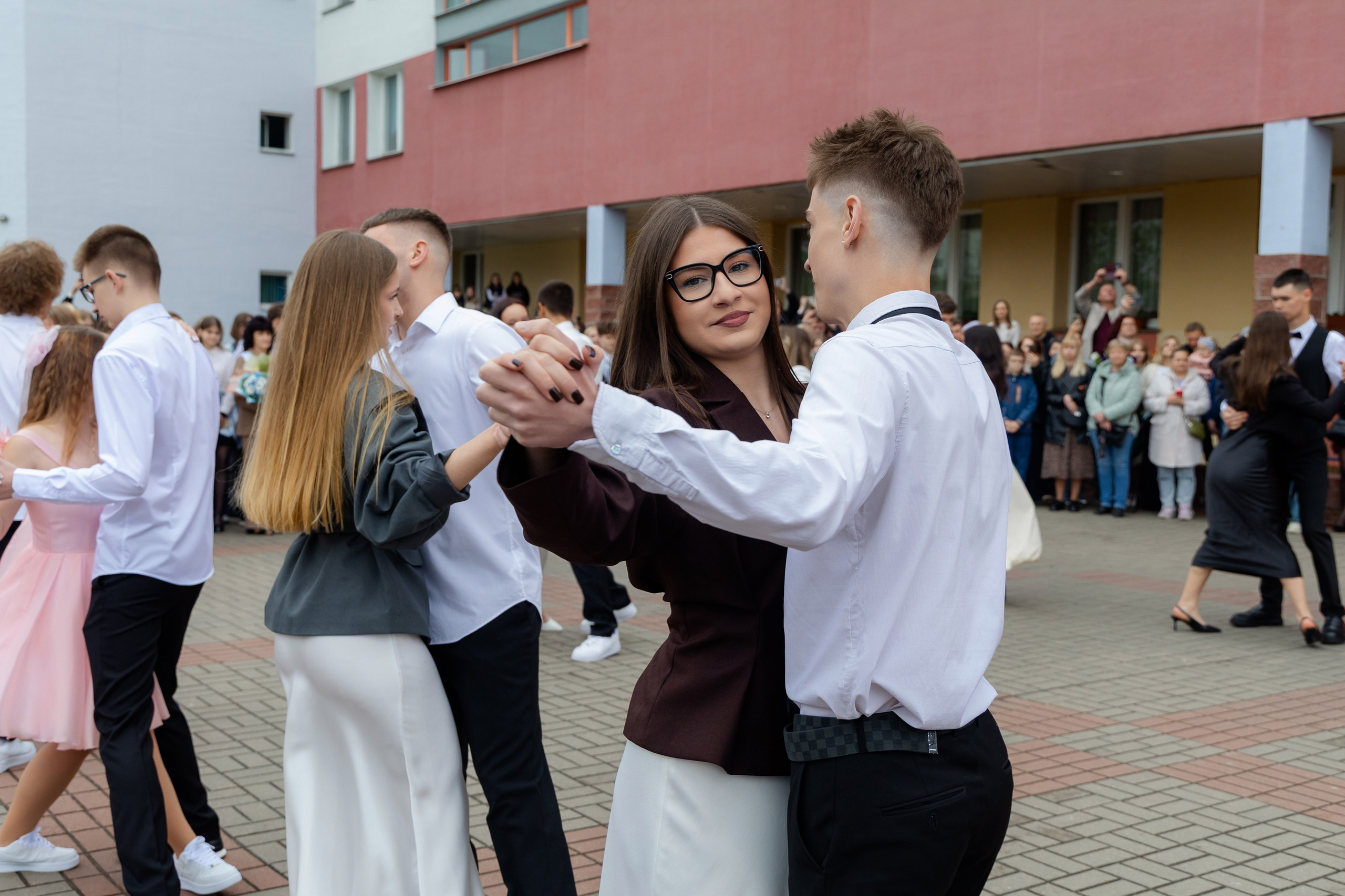 Последний звонок 2025 в Минске. Свадебный фотограф в Минске/Беларуси Сергей Спиридонов