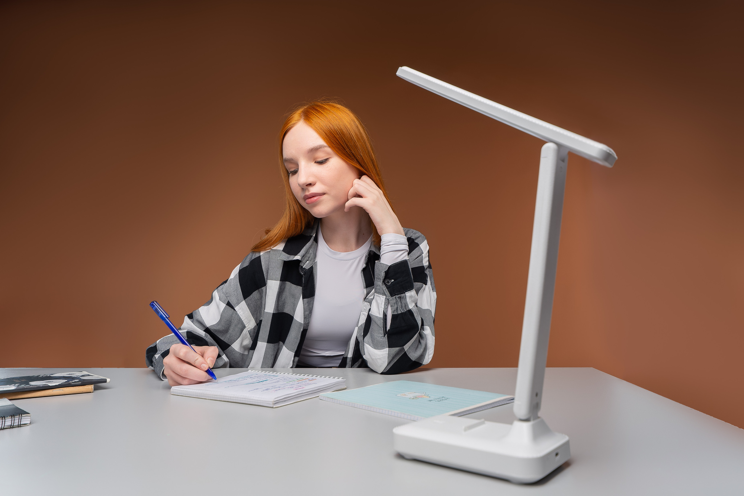 Настольная лампа