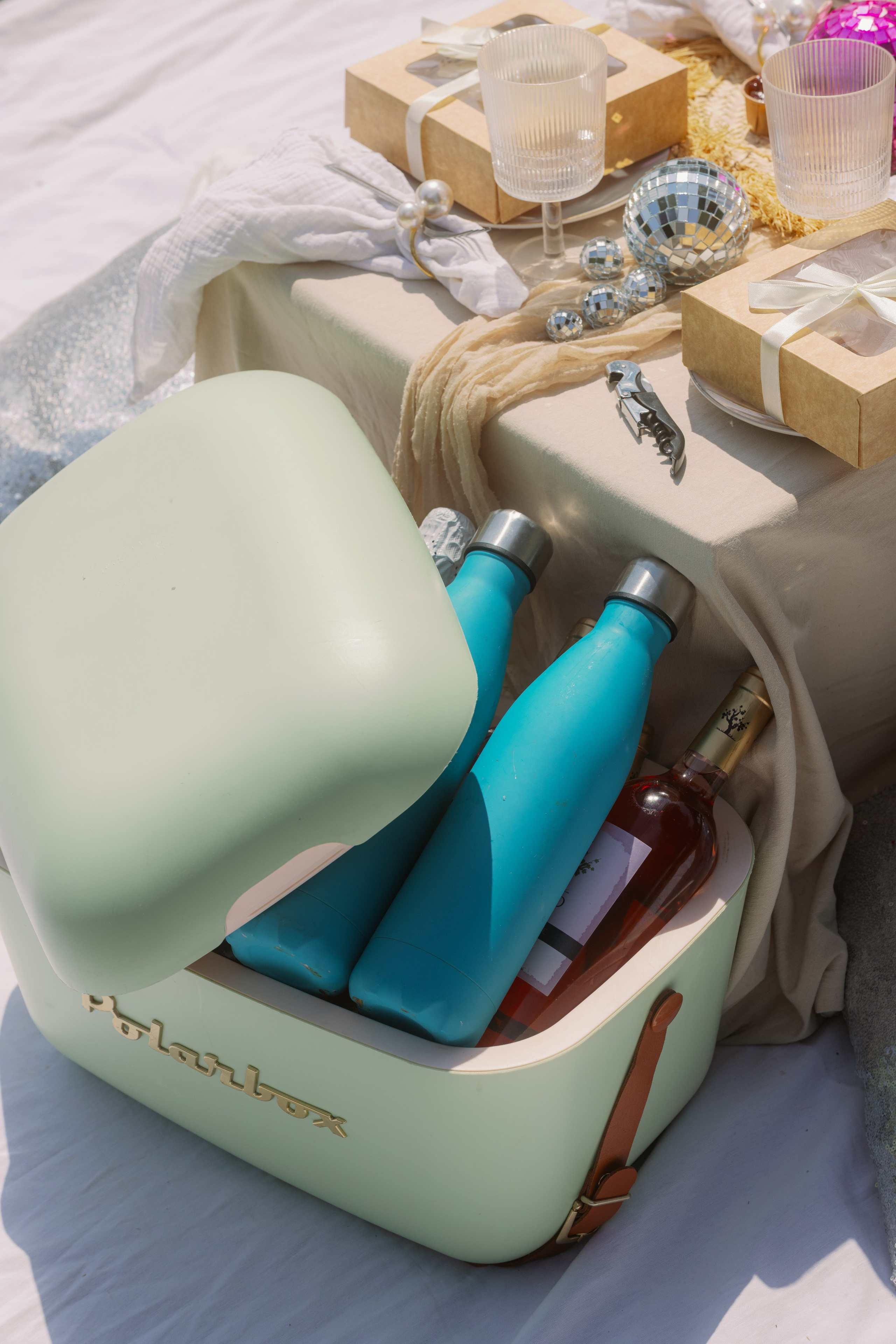 Bachelorette picnic in Barcelona. Europe Wedding Photo  — destination wedding photography across Europe and the Middle East