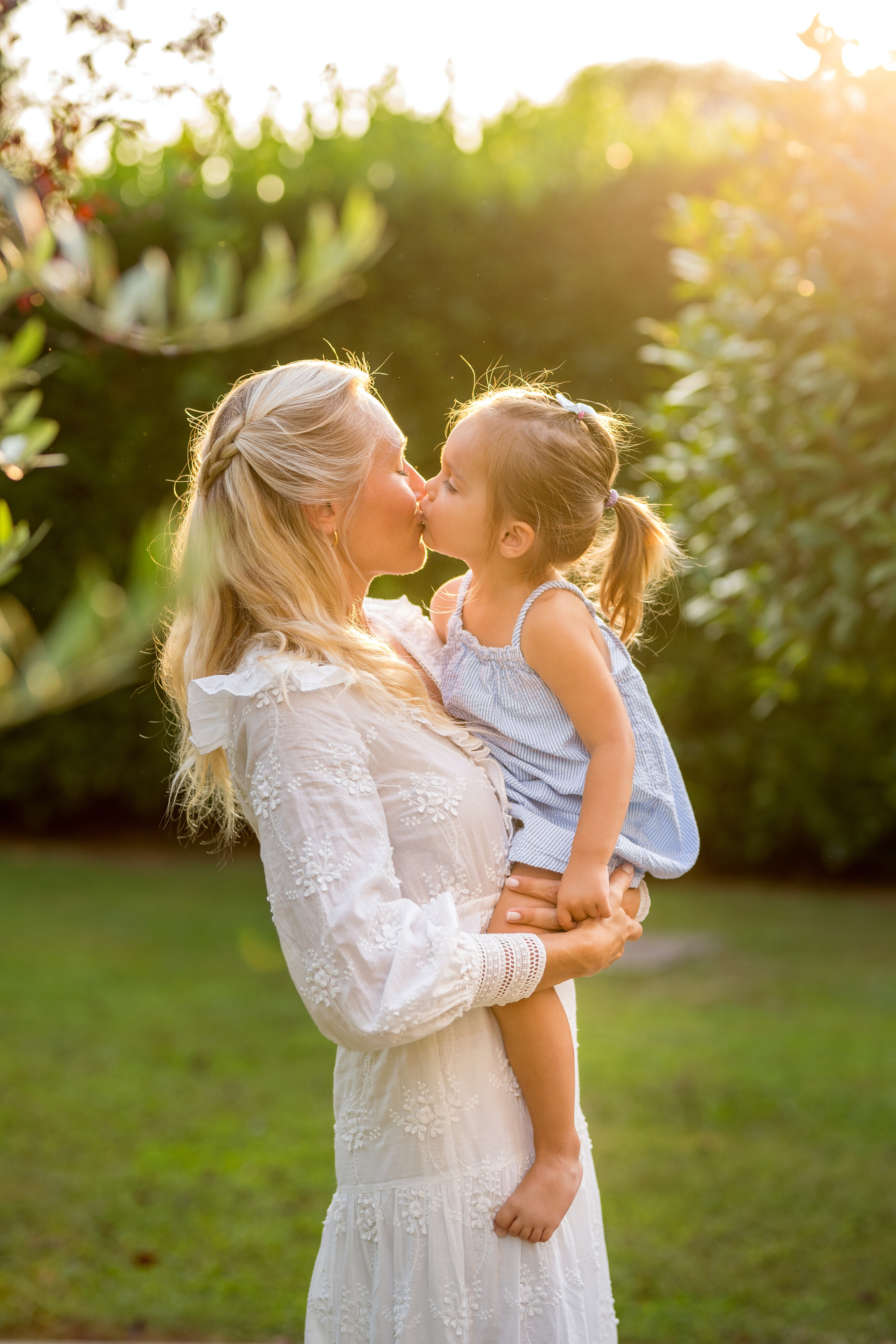 Family photo session in Podgorica, Montenegro. Kate Khaldeeva photographer in Saratov