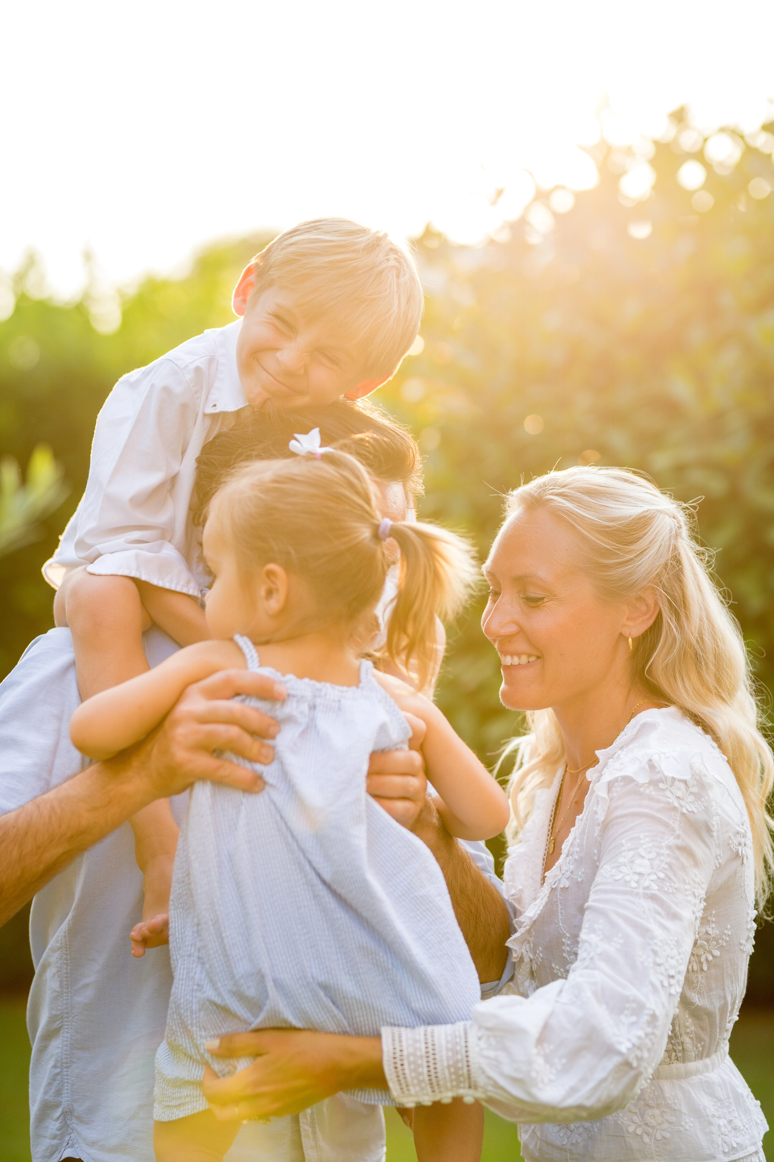 Family photo session in Podgorica, Montenegro. Kate Khaldeeva photographer in Saratov