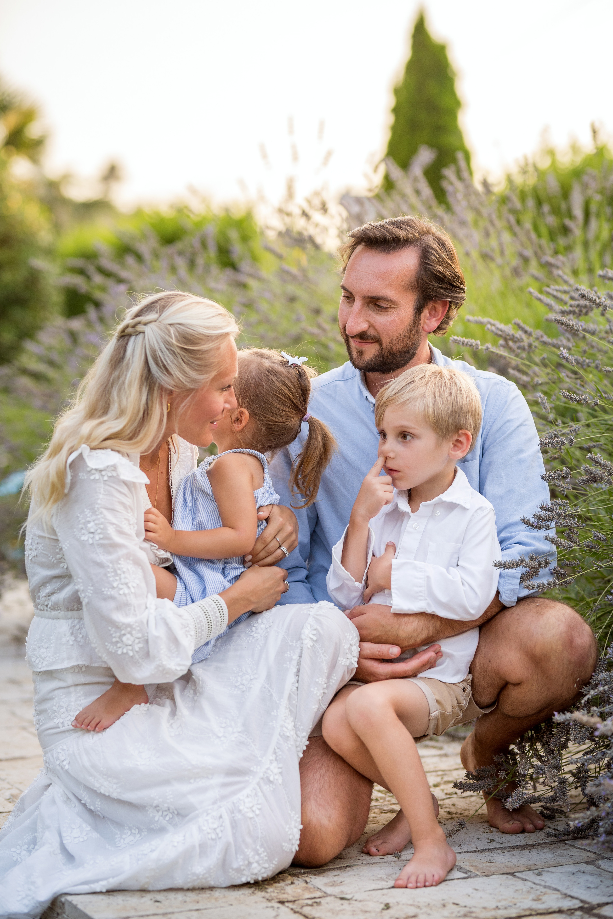Family photo session in Podgorica, Montenegro. Kate Khaldeeva photographer in Saratov