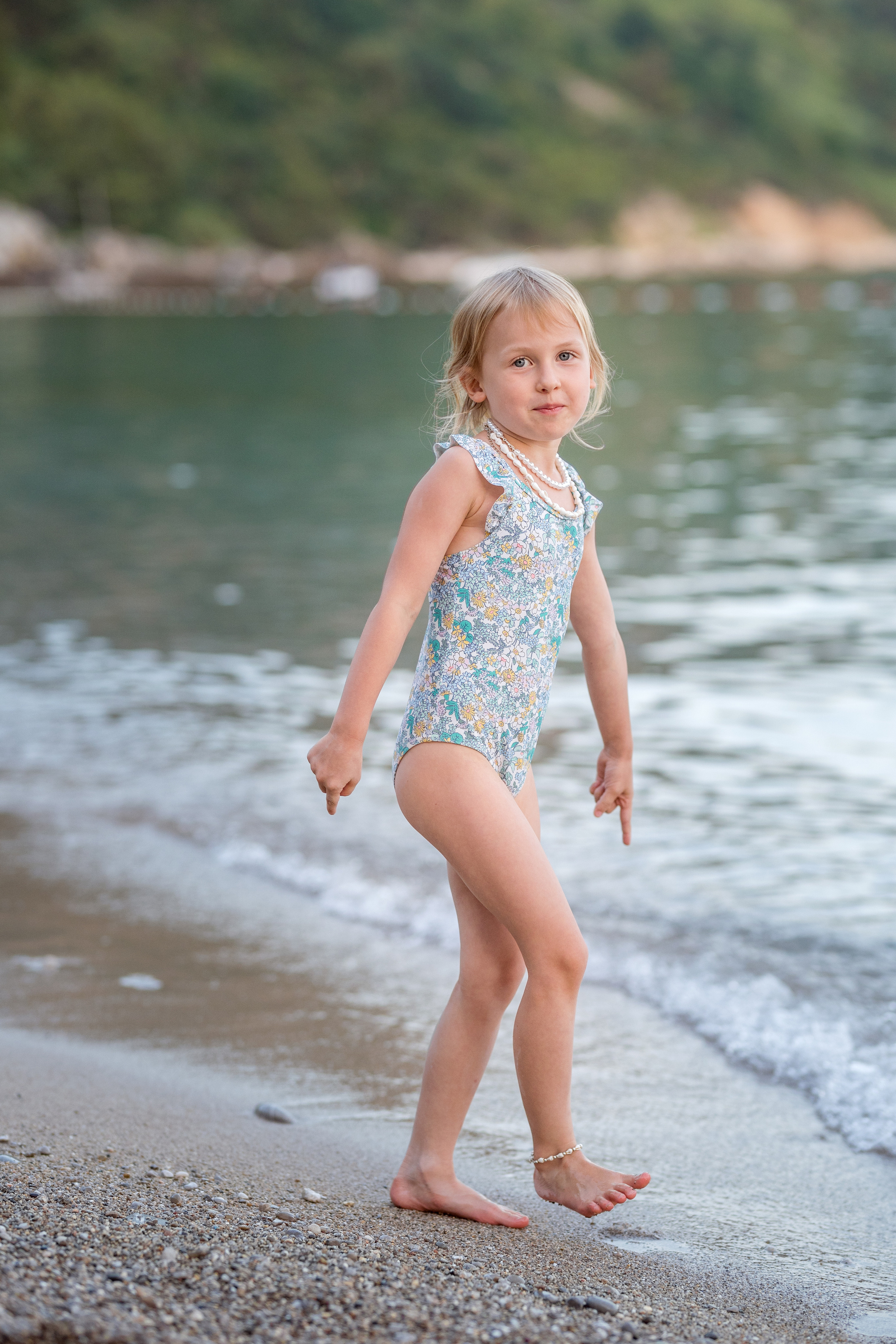 Mother and daughter photoshoot on the beach in Budva, Montenegro. Kate Khaldeeva photographer in Saratov