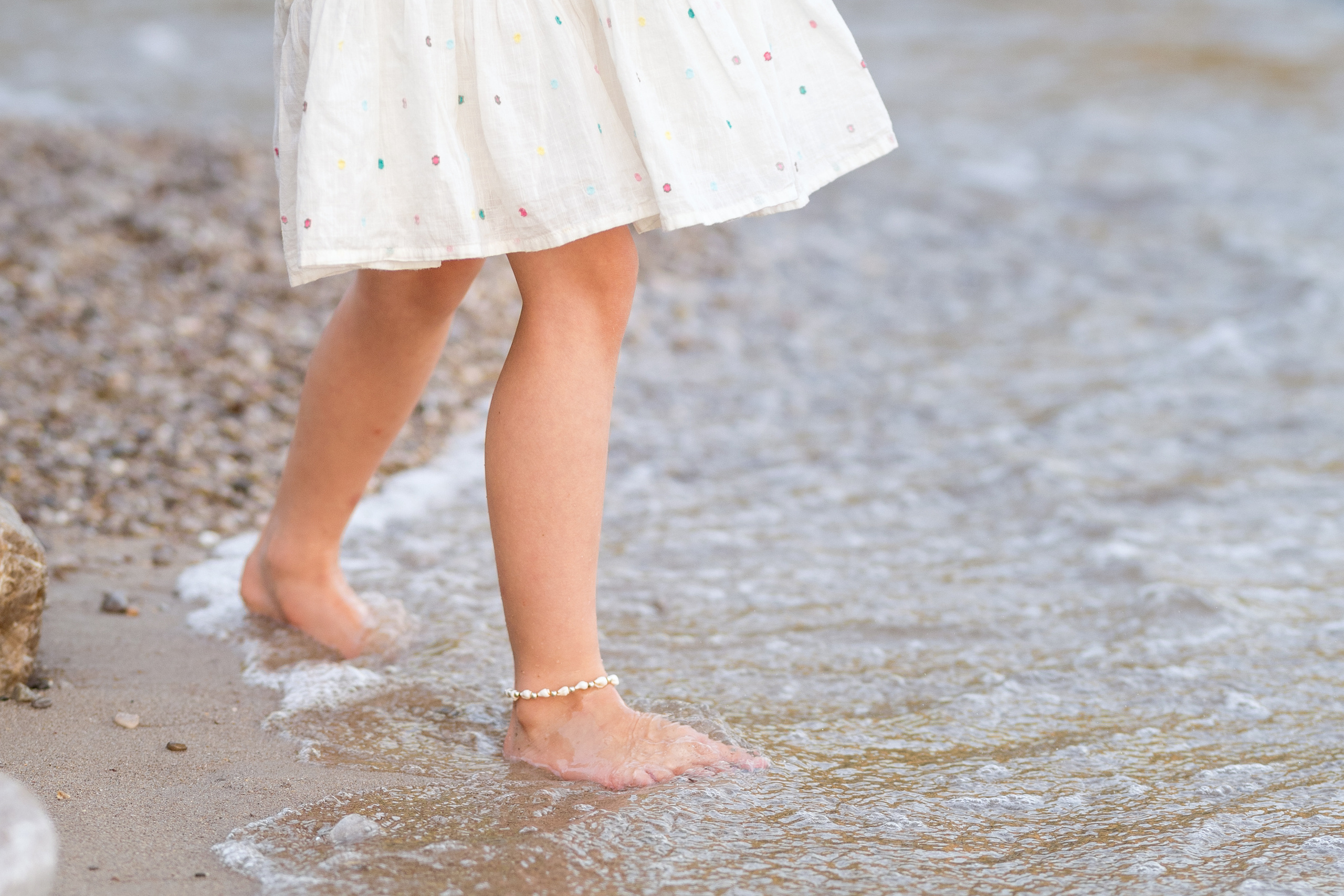 Mother and daughter photoshoot on the beach in Budva, Montenegro. Kate Khaldeeva photographer in Saratov