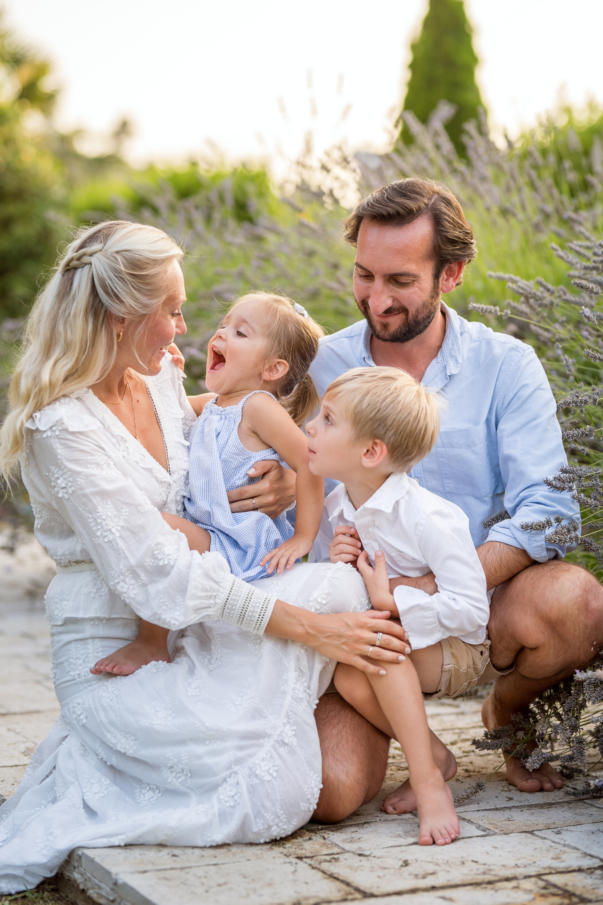 Family photo session in Podgorica, Montenegro. Kate Khaldeeva photographer in Saratov
