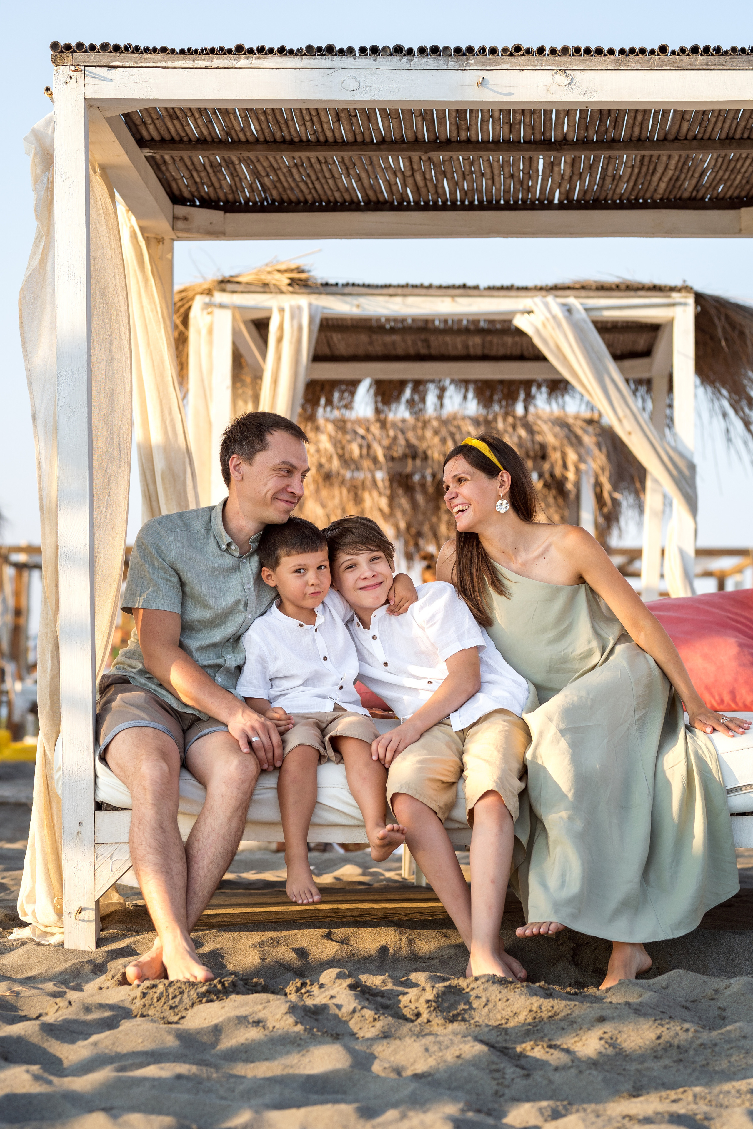 Family photoshoot on the beach in Ulcinj, Montenegro. Kate Khaldeeva photographer in Saratov