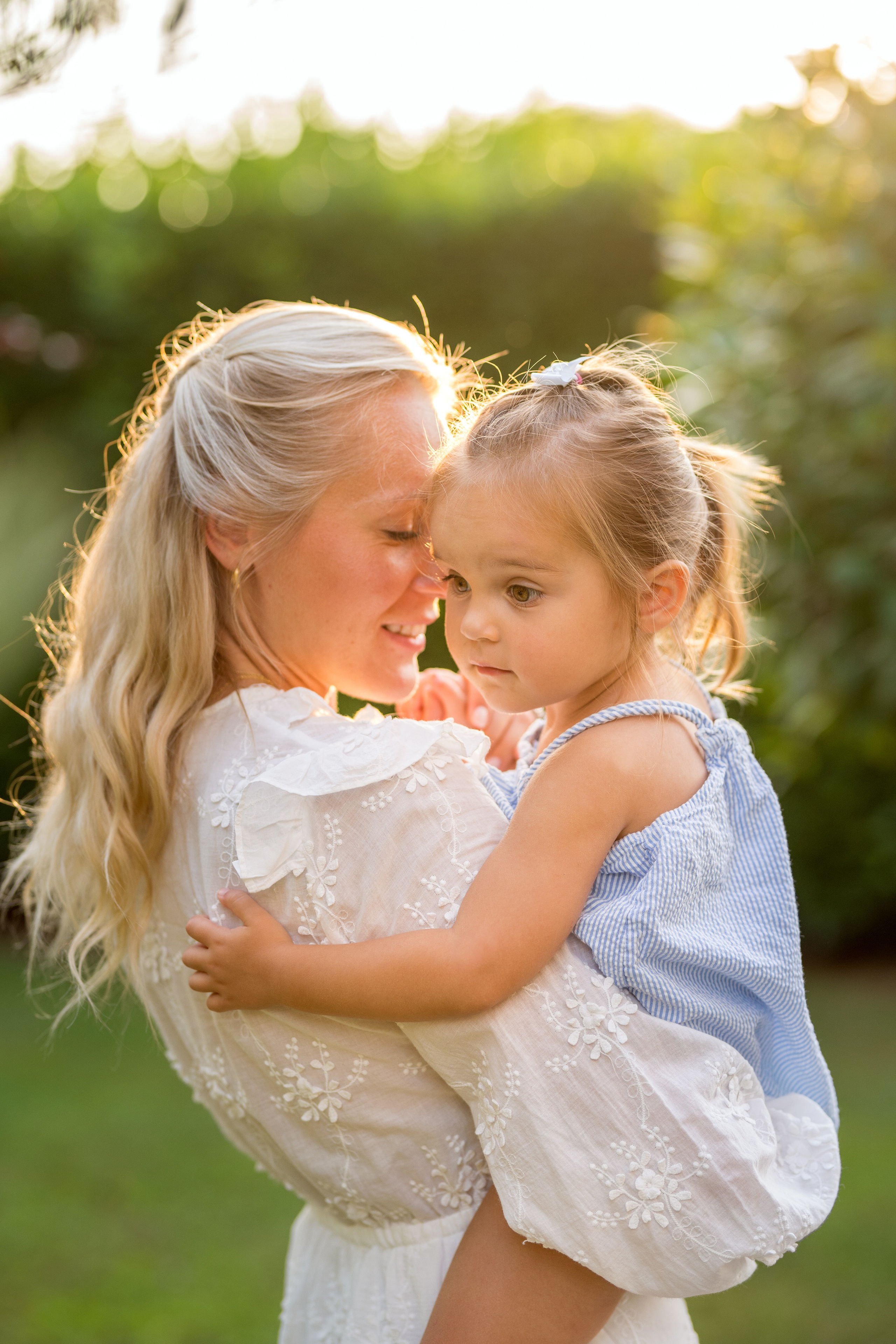 Family photo session in Podgorica, Montenegro. Kate Khaldeeva photographer in Saratov