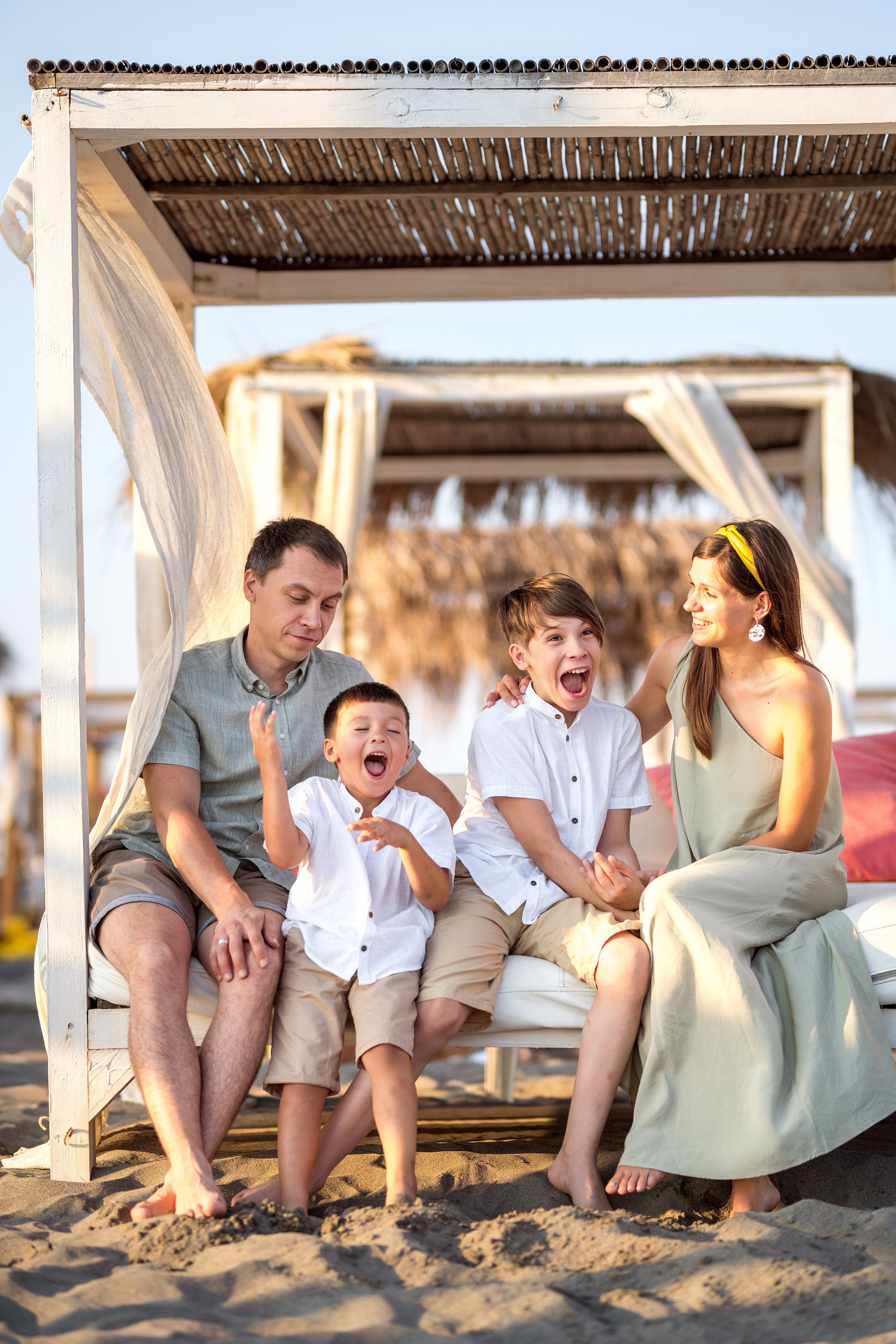 Family photoshoot on the beach in Ulcinj, Montenegro. Kate Khaldeeva photographer in Saratov