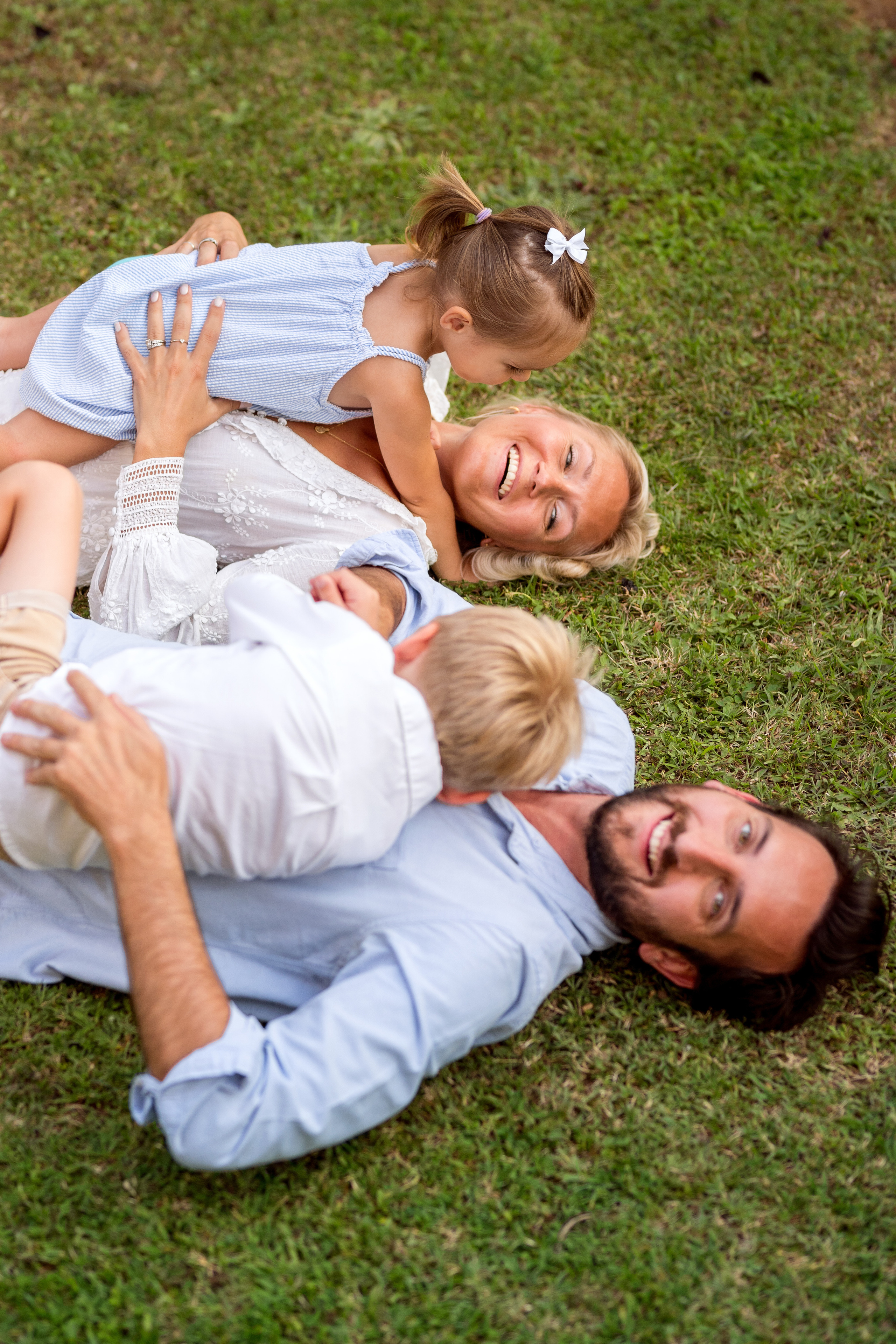Family photo session in Podgorica, Montenegro. Kate Khaldeeva photographer in Saratov