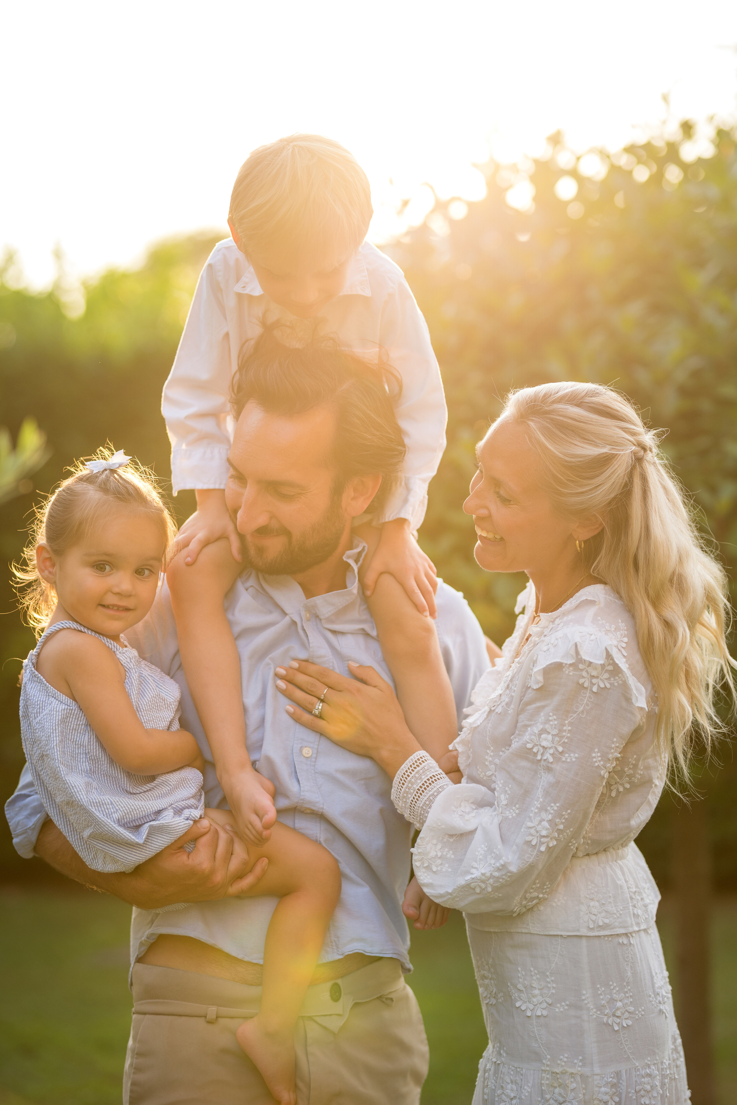 Family photo session in Podgorica, Montenegro. Kate Khaldeeva photographer in Saratov