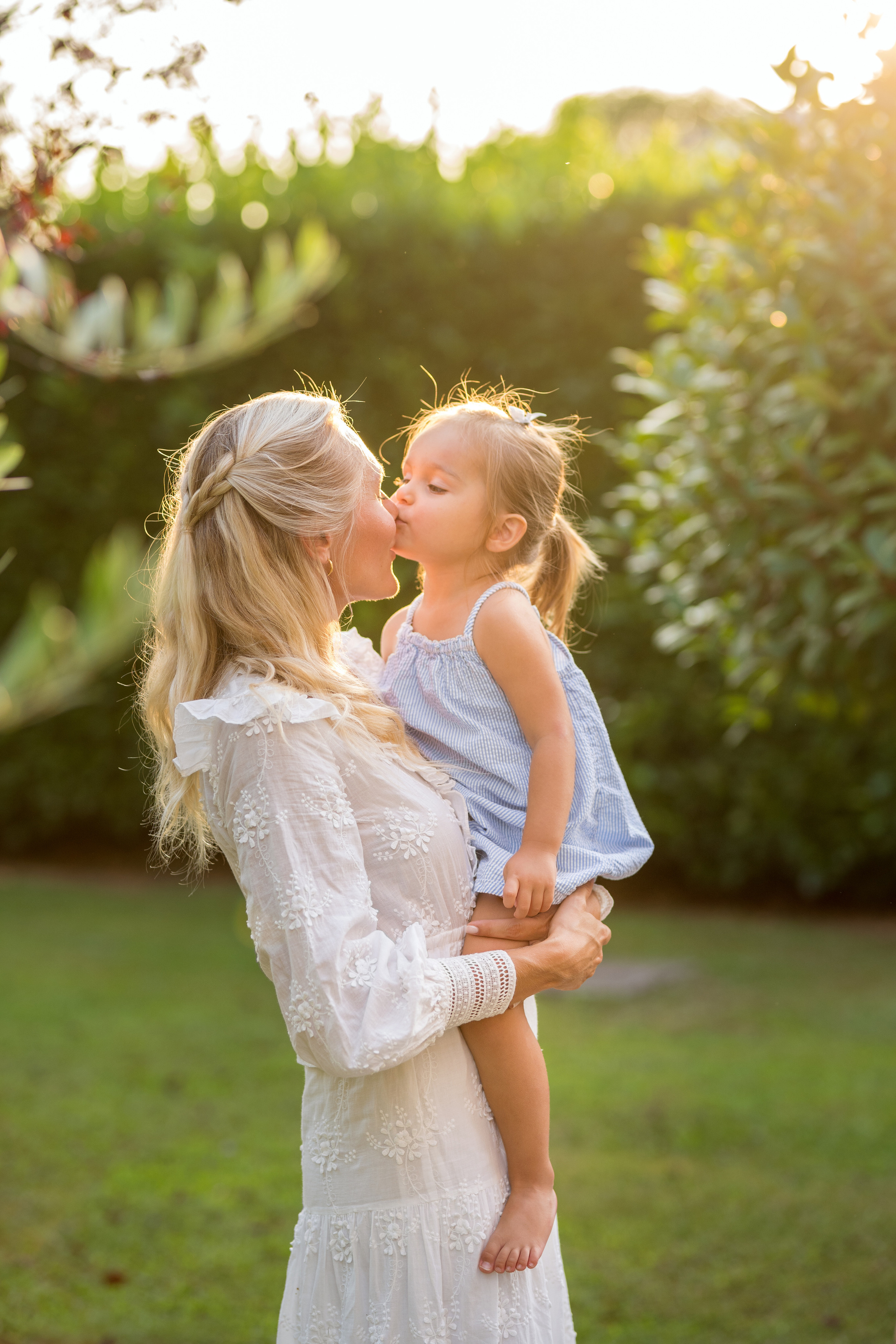 Family photo session in Podgorica, Montenegro. Kate Khaldeeva photographer in Saratov