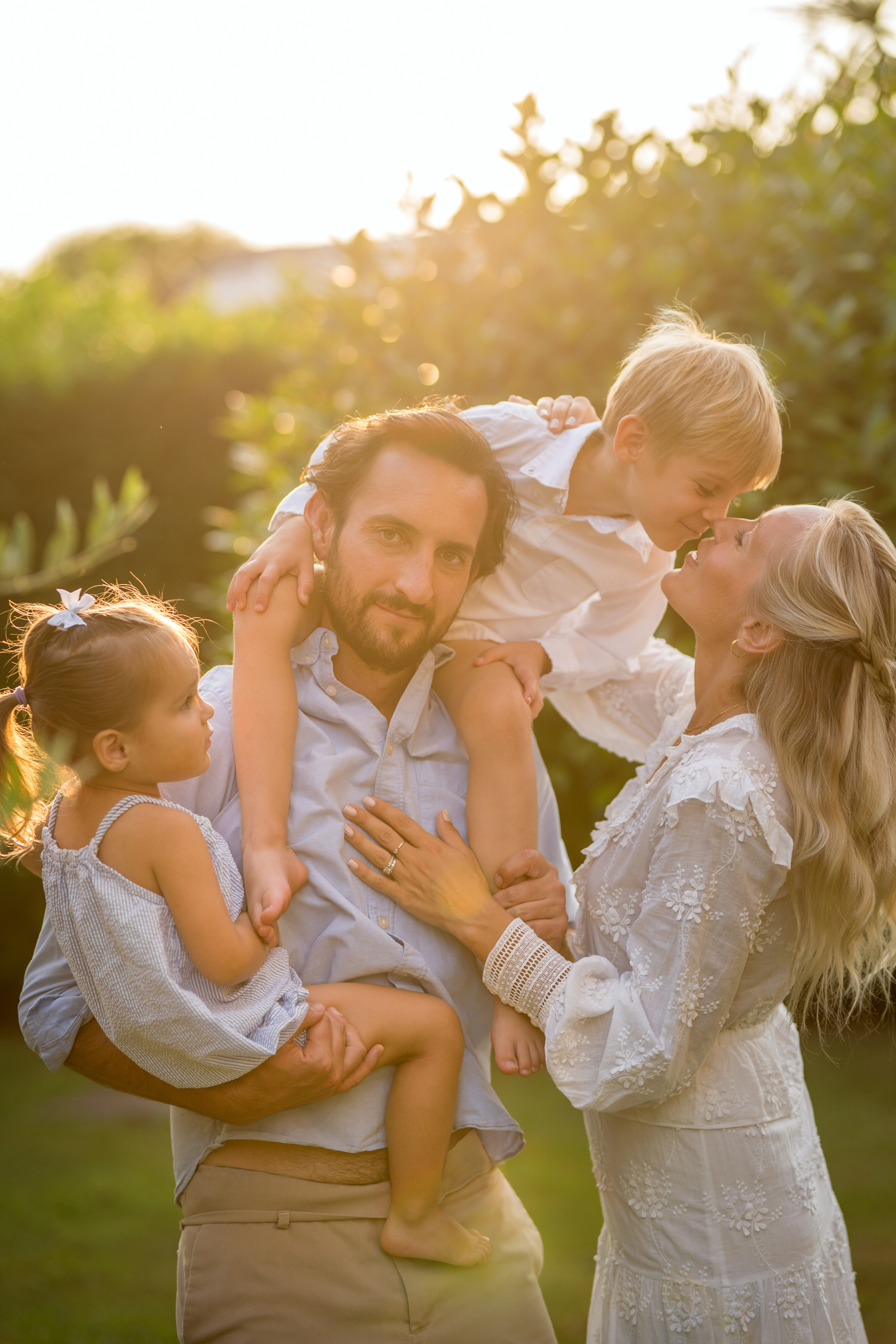 Family photo session in Podgorica, Montenegro. Kate Khaldeeva photographer in Saratov