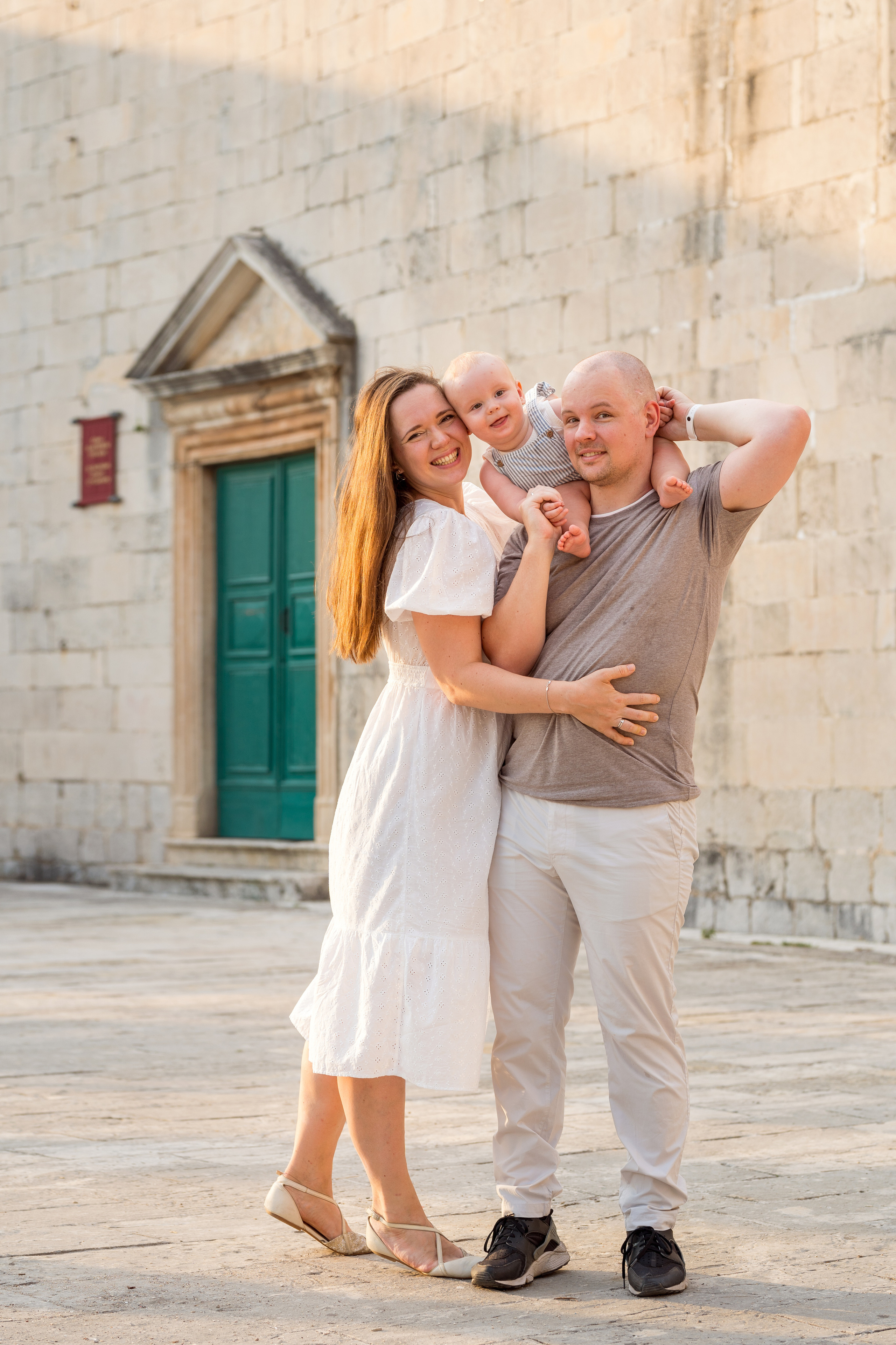 Family photoshoot in Perast Montenegro. Kate Khaldeeva photographer in Saratov