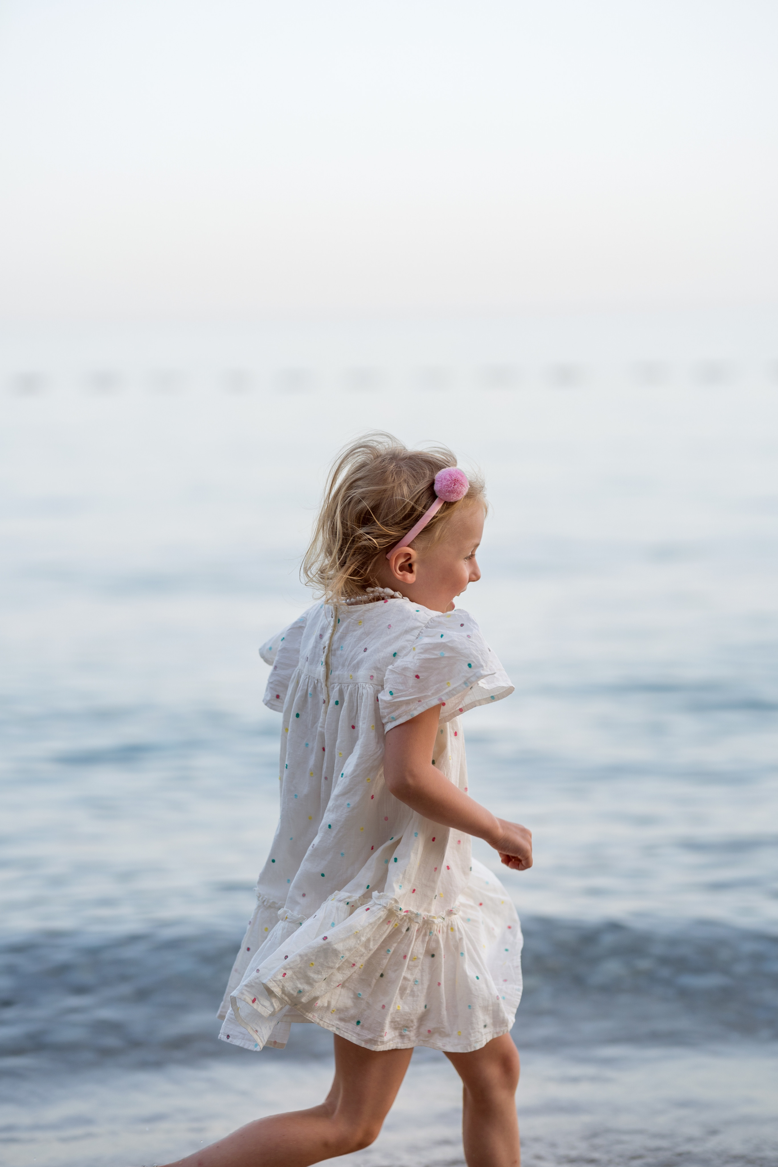 Mother and daughter photoshoot on the beach in Budva, Montenegro. Kate Khaldeeva photographer in Saratov