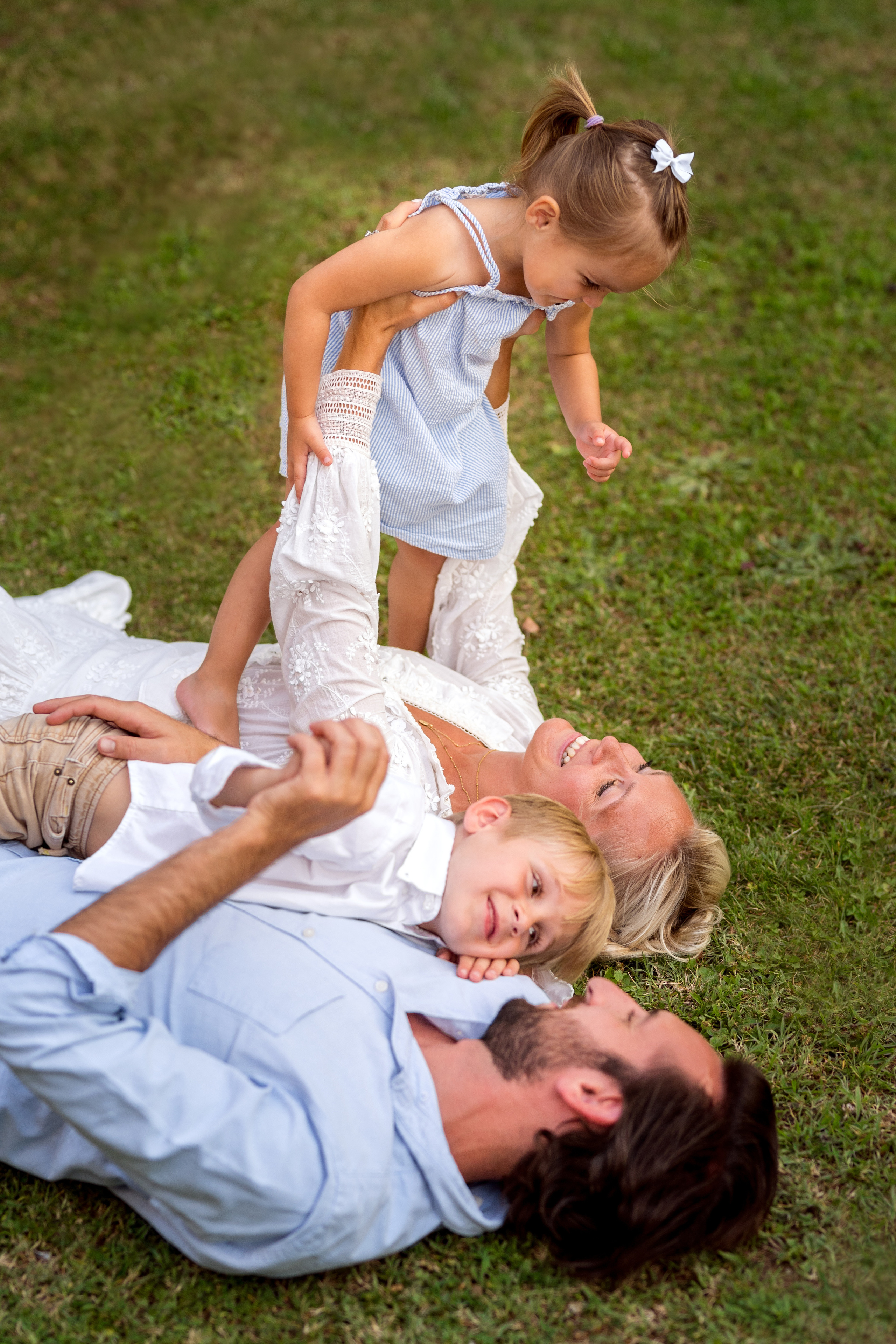 Family photo session in Podgorica, Montenegro. Kate Khaldeeva photographer in Saratov