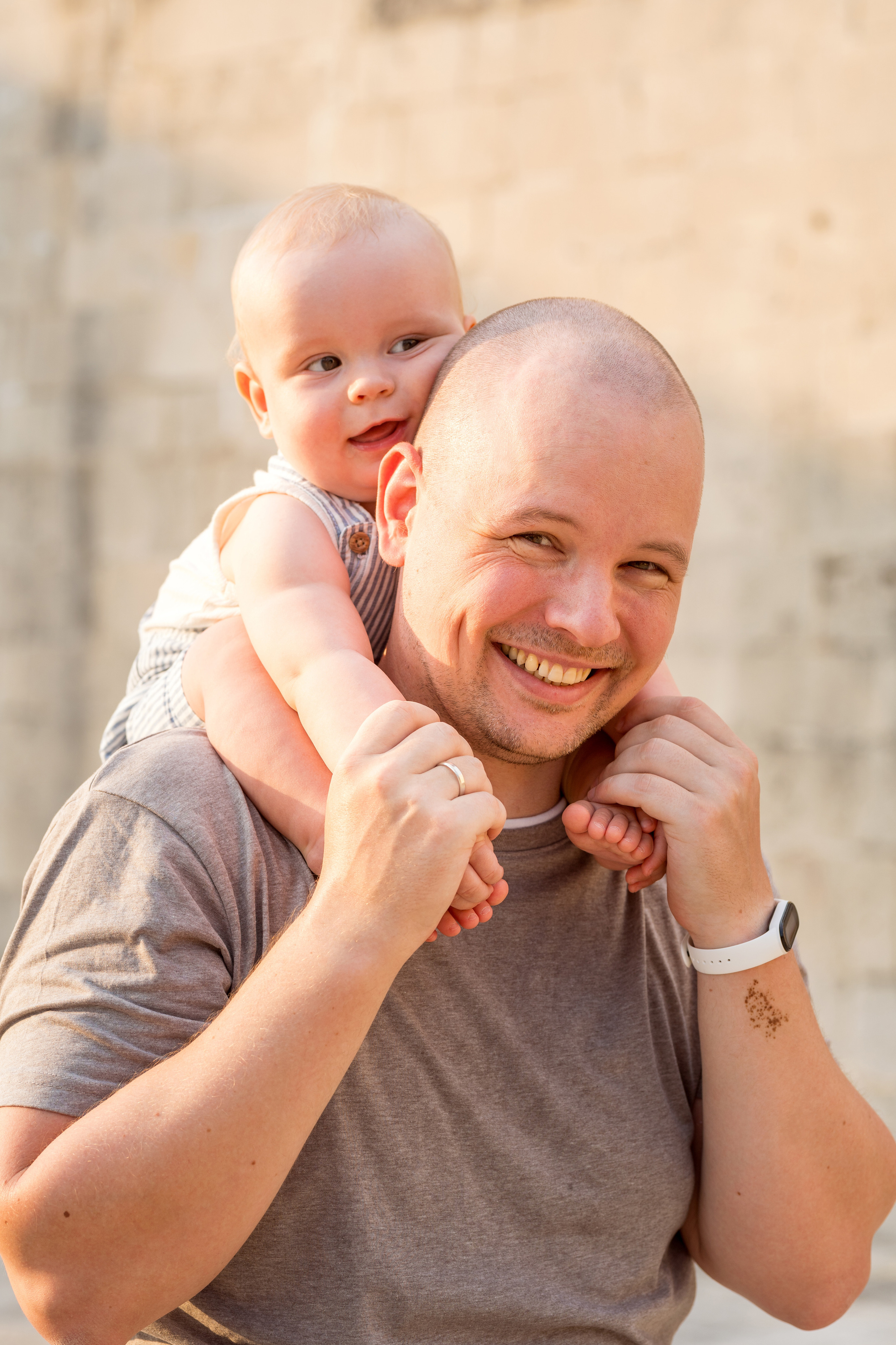 Family photoshoot in Perast Montenegro. Kate Khaldeeva photographer in Saratov