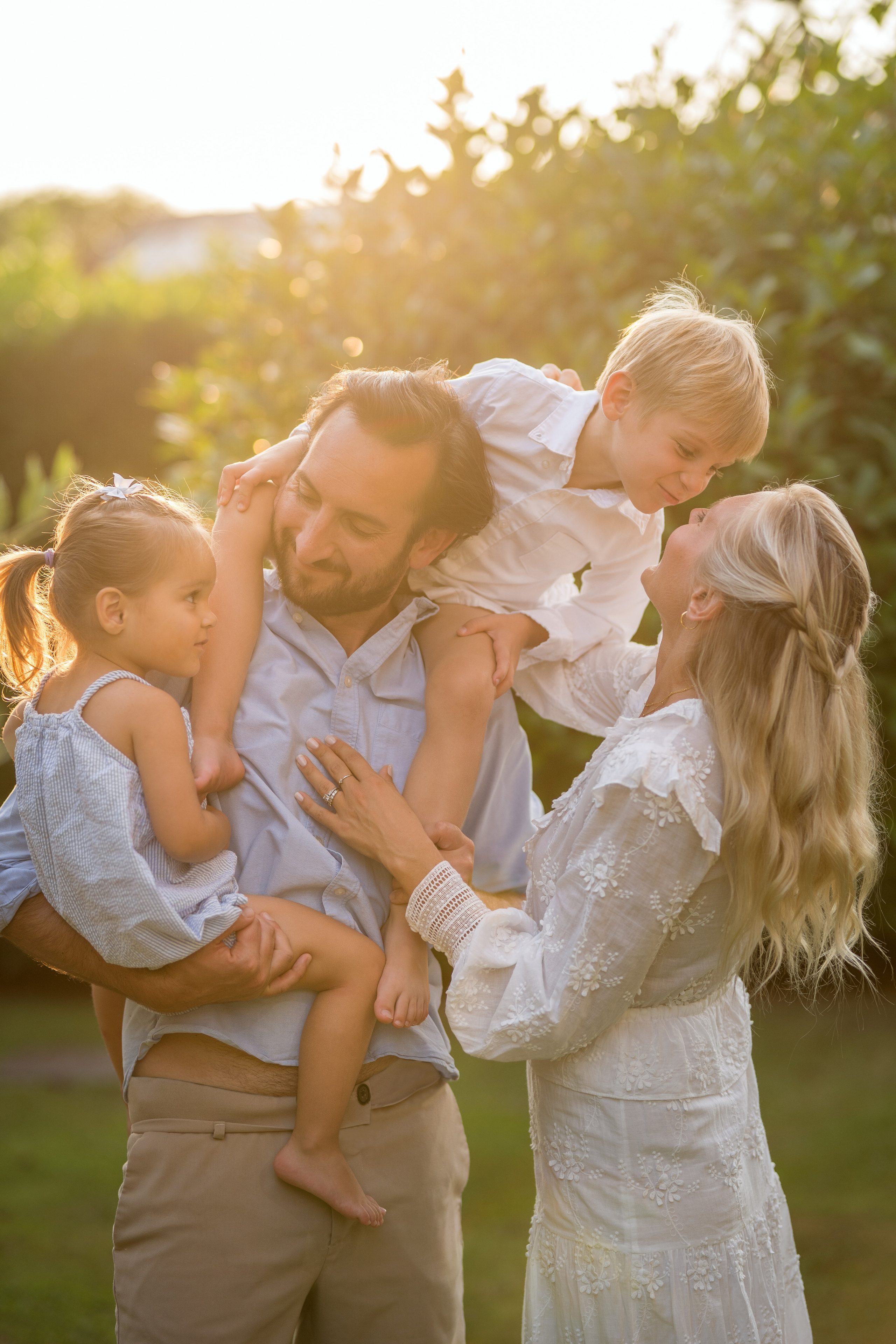 Family photo session in Podgorica, Montenegro. Kate Khaldeeva photographer in Saratov