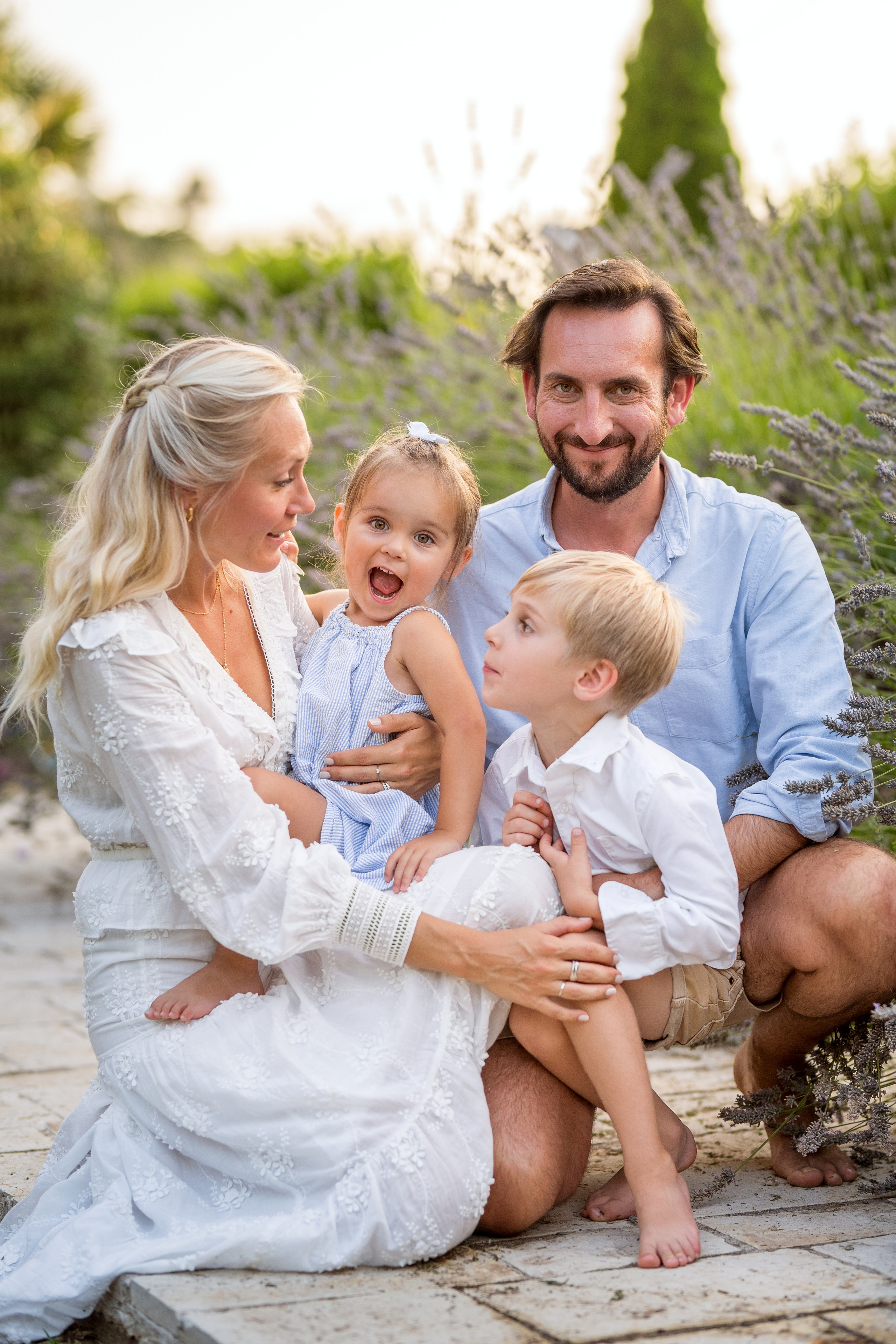 Family photo session in Podgorica, Montenegro. Kate Khaldeeva photographer in Saratov