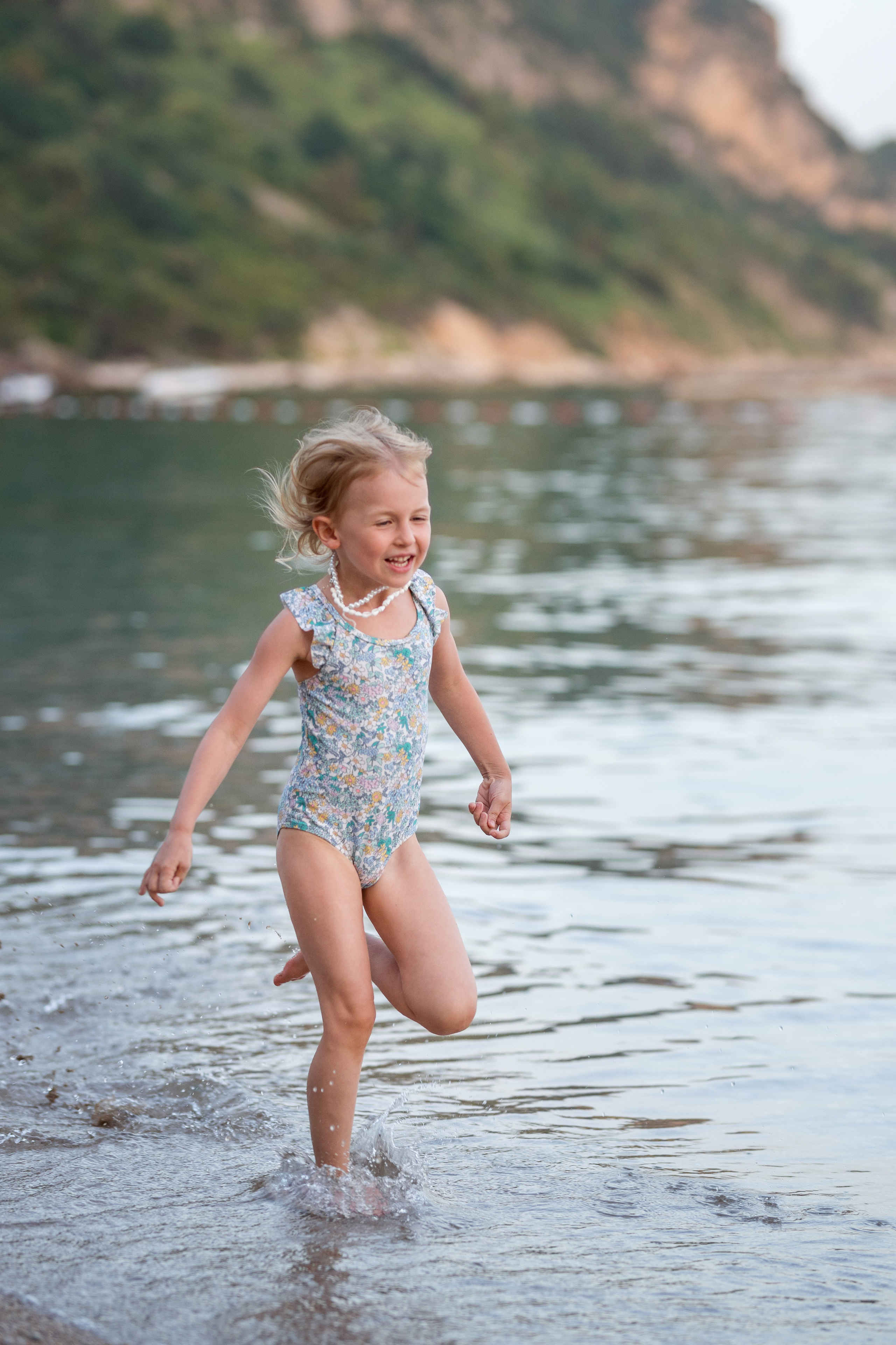 Mother and daughter photoshoot on the beach in Budva, Montenegro. Kate Khaldeeva photographer in Saratov