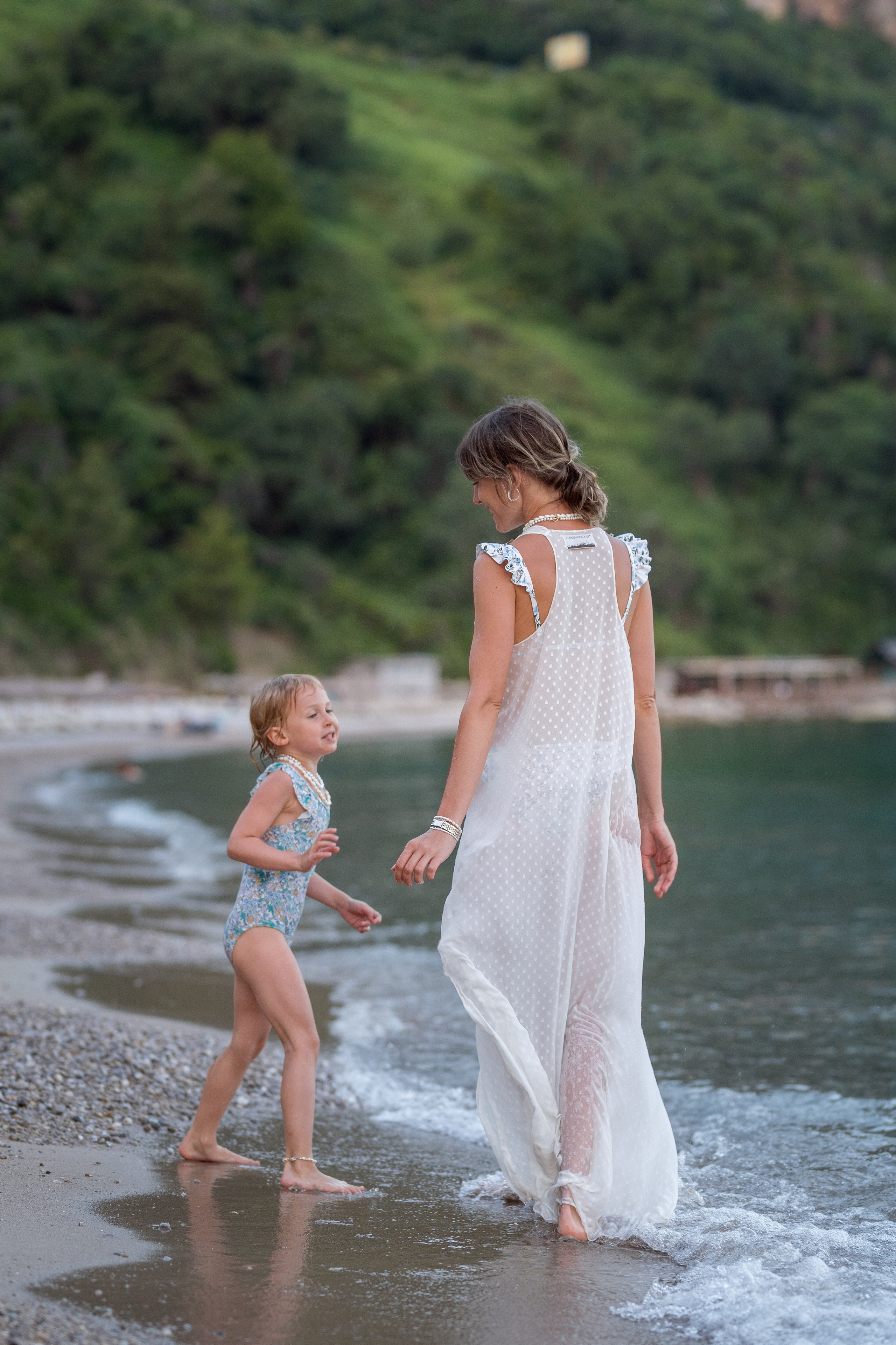 Mother and daughter photoshoot on the beach in Budva, Montenegro. Kate Khaldeeva photographer in Saratov