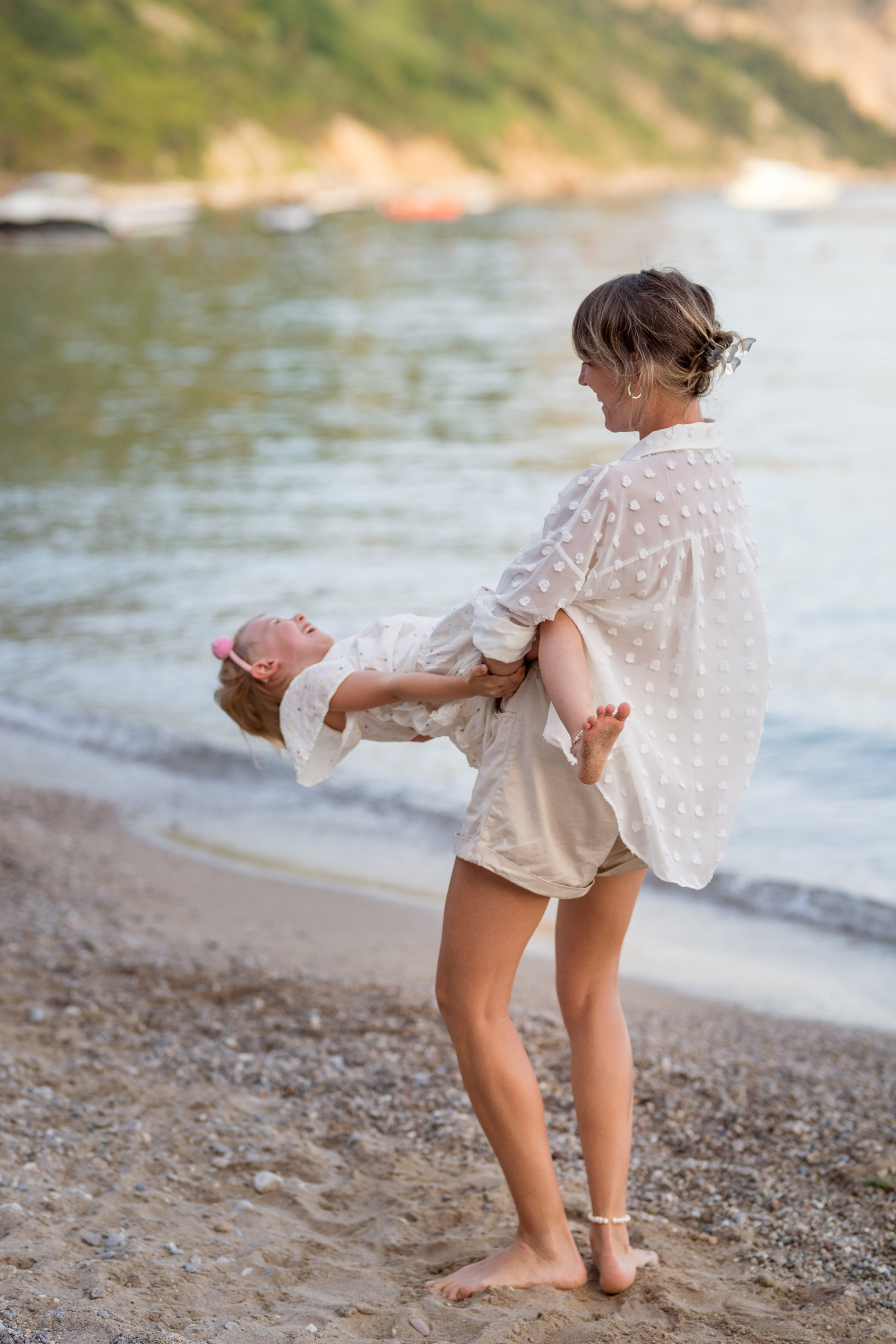 Mother and daughter photoshoot on the beach in Budva, Montenegro. Kate Khaldeeva photographer in Saratov