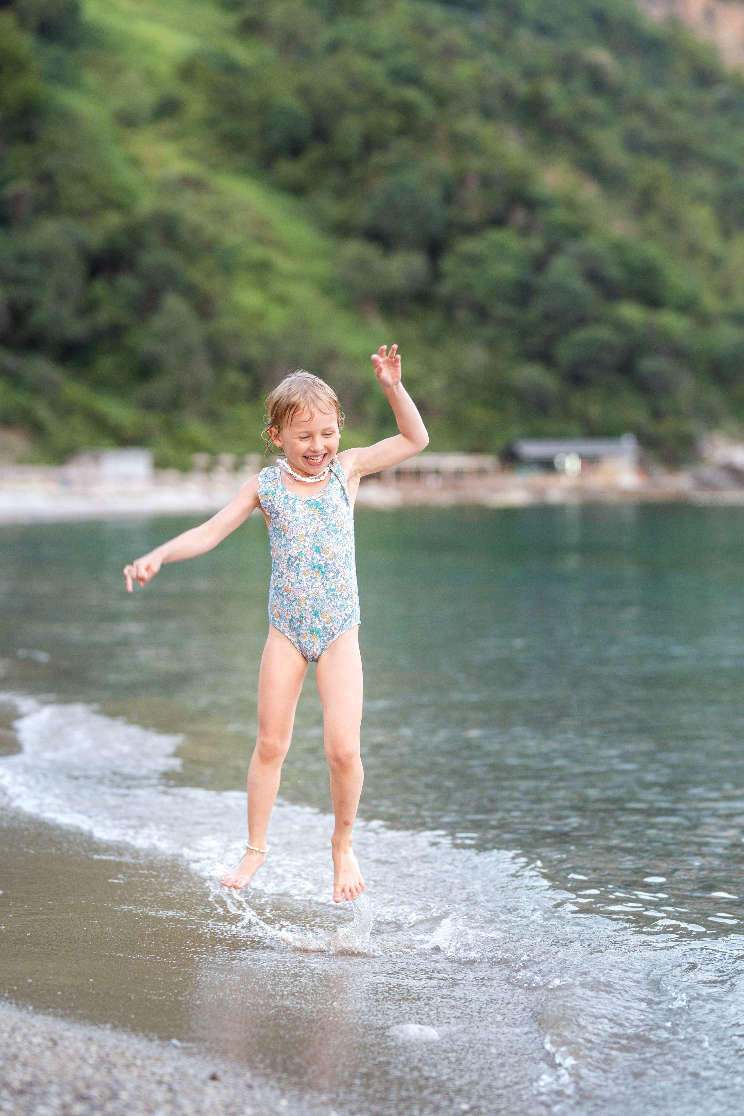 Mother and daughter photoshoot on the beach in Budva, Montenegro. Kate Khaldeeva photographer in Saratov