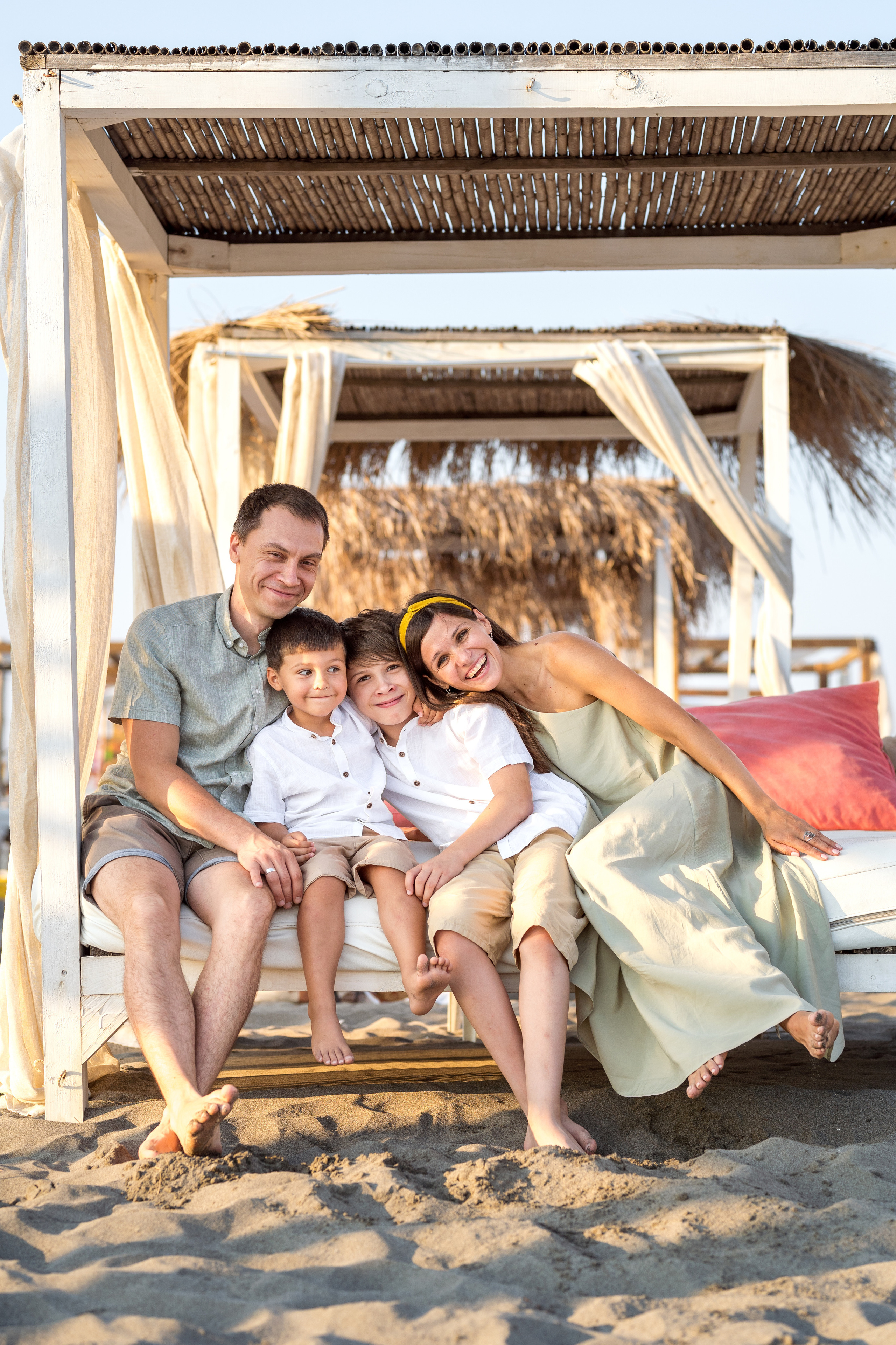 Family photoshoot on the beach in Ulcinj, Montenegro. Kate Khaldeeva photographer in Saratov