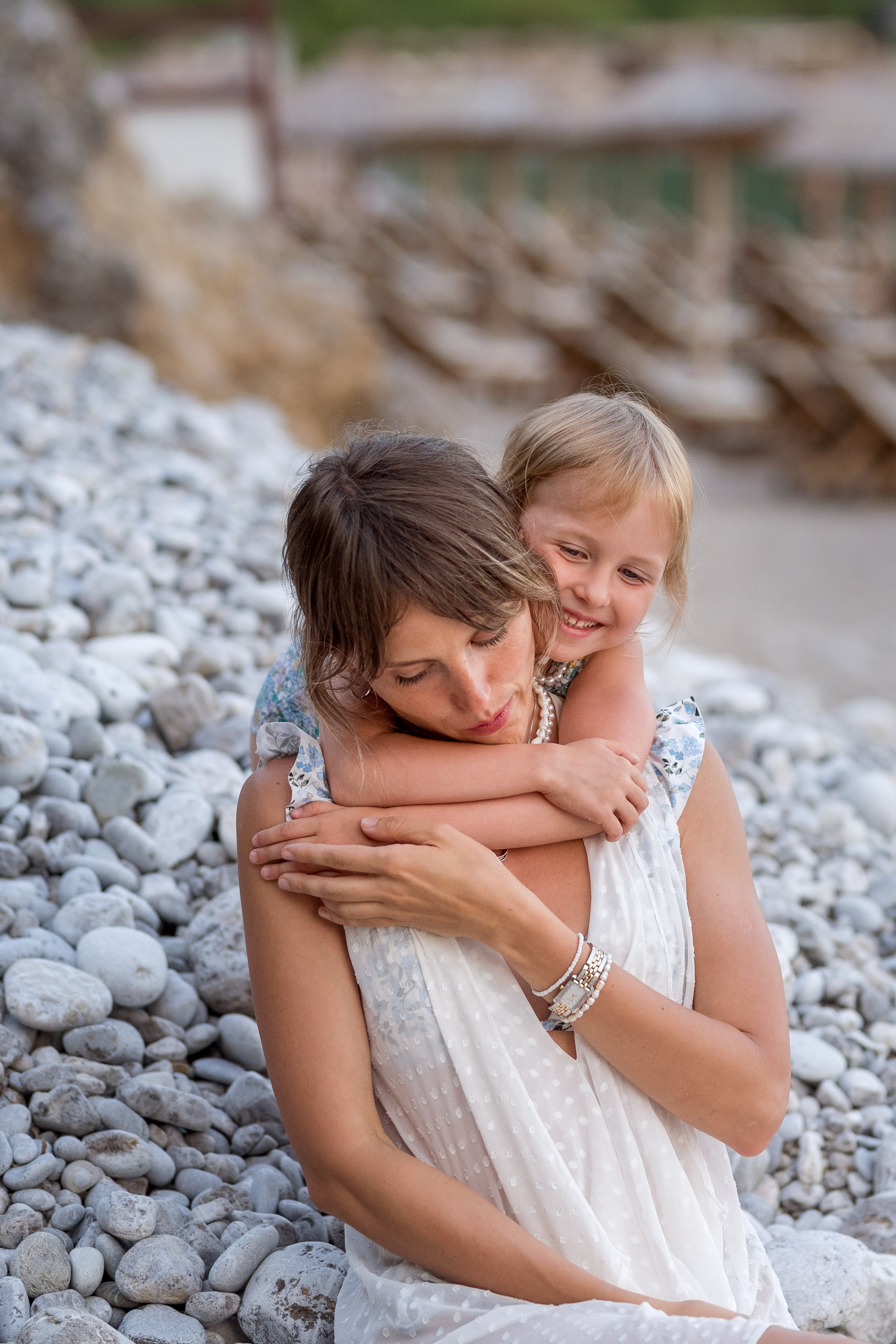 Mother and daughter photoshoot on the beach in Budva, Montenegro. Kate Khaldeeva photographer in Saratov