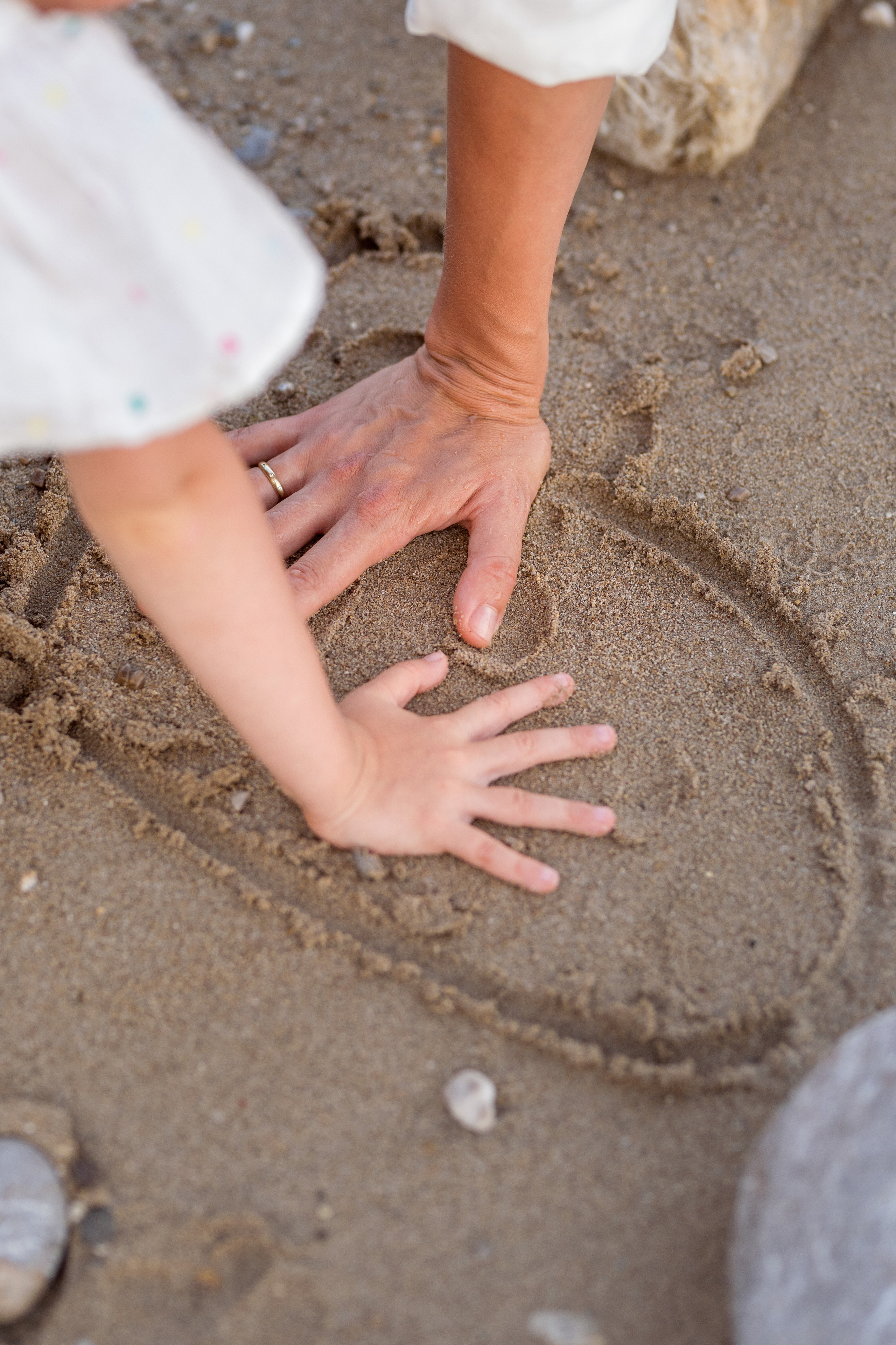 Mother and daughter photoshoot on the beach in Budva, Montenegro. Kate Khaldeeva photographer in Saratov