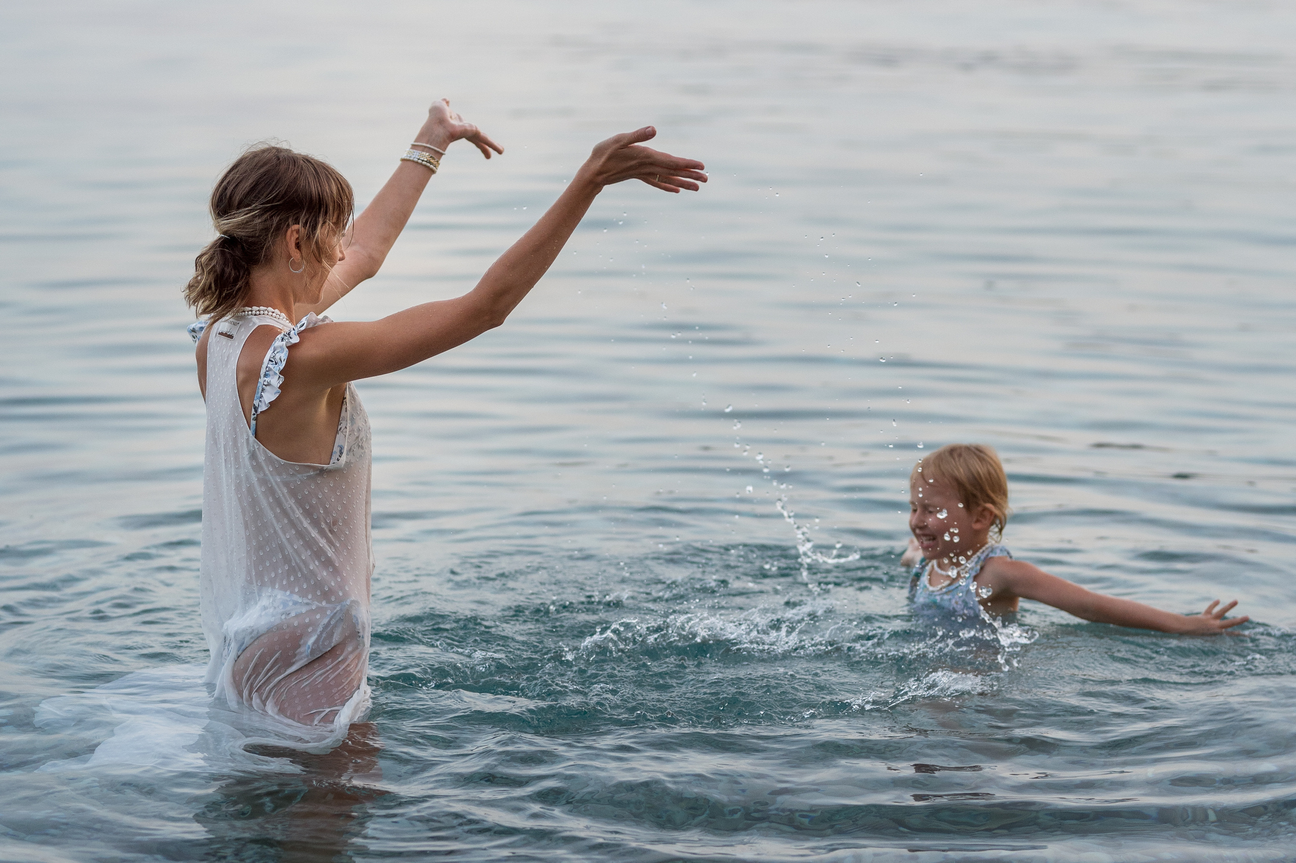 Mother and daughter photoshoot on the beach in Budva, Montenegro. Kate Khaldeeva photographer in Saratov