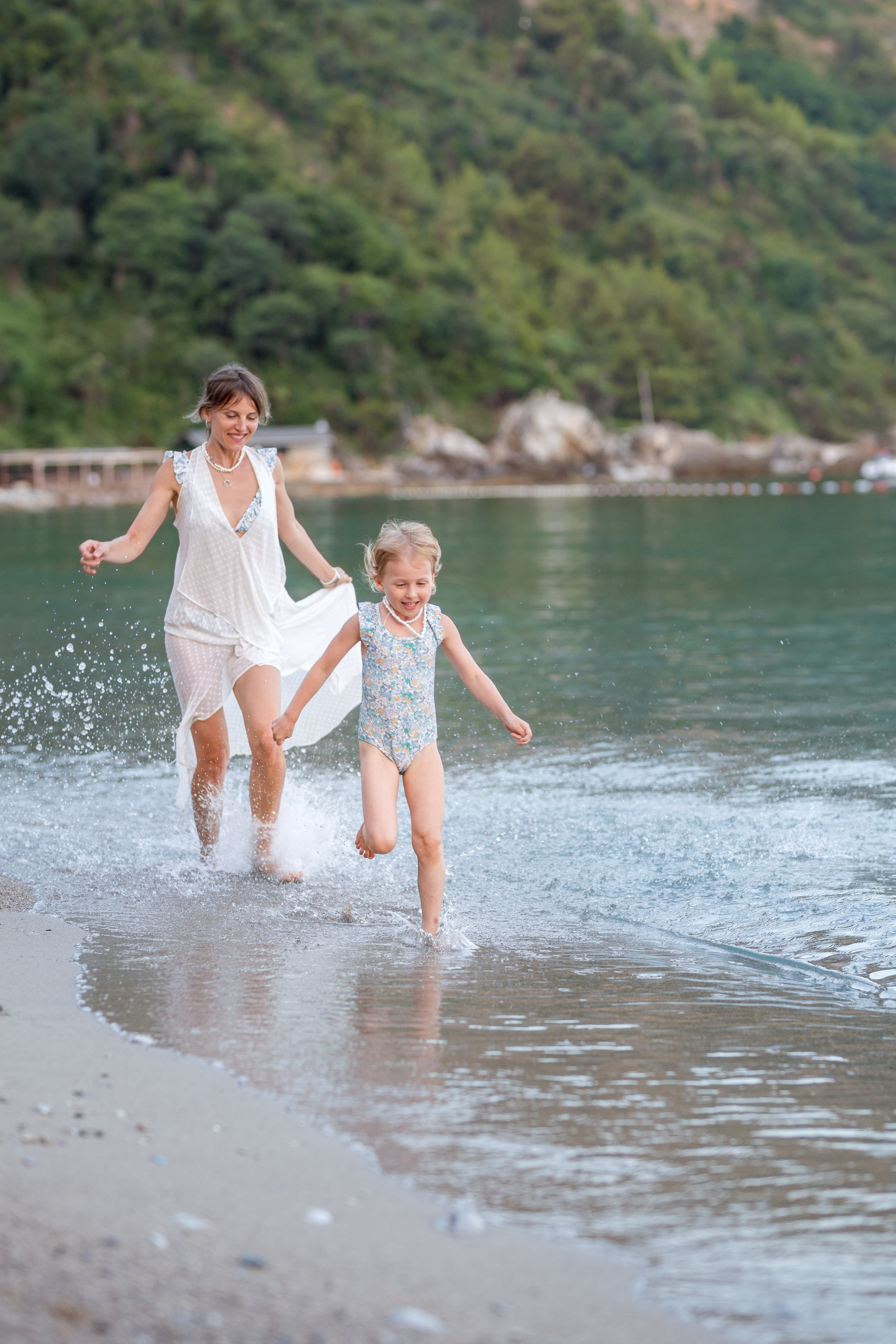 Mother and daughter photoshoot on the beach in Budva, Montenegro. Kate Khaldeeva photographer in Saratov