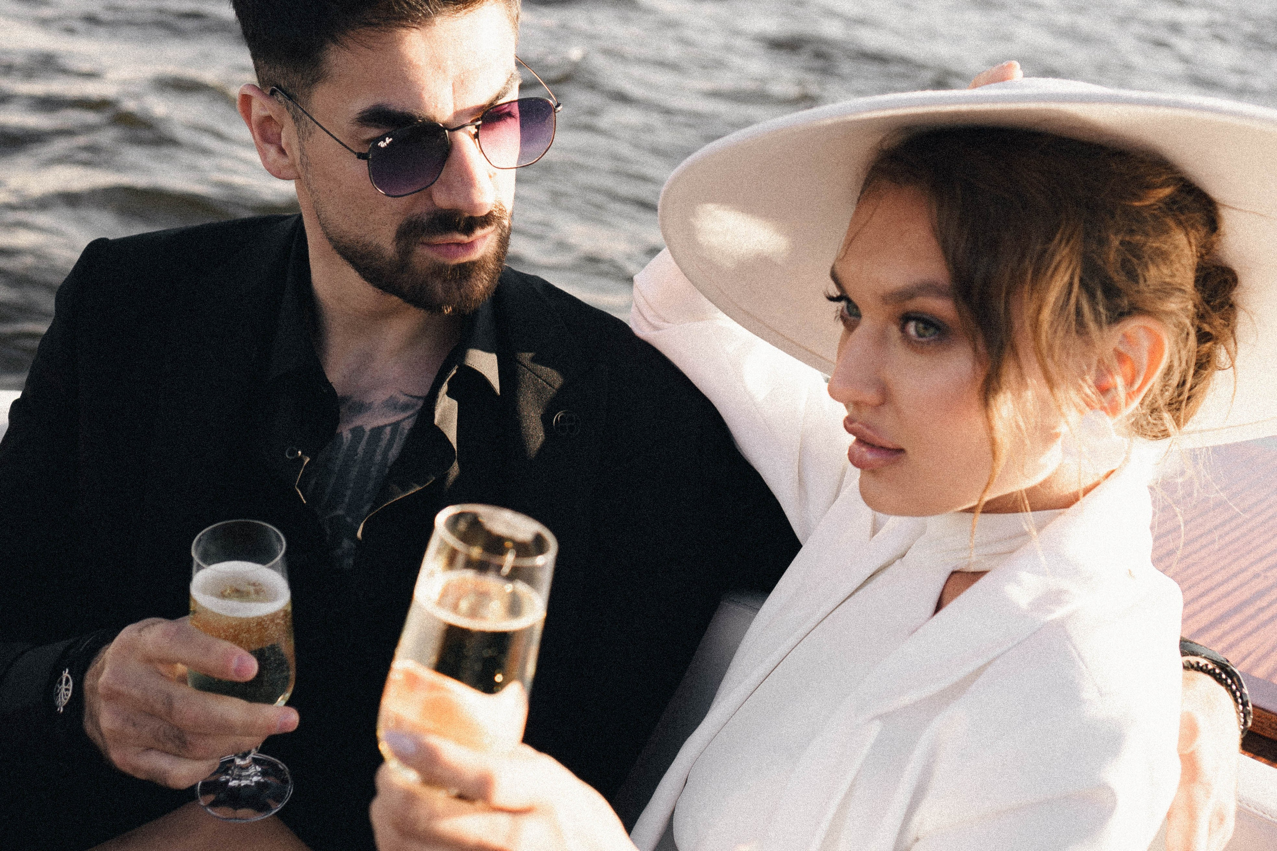 СВАДЕНБНАЯ СЬЕМКА НА КАТЕРЕ ПО КАНАЛАМ САНКТ-ПЕТЕРБУРГА И В АКВАТОРИИ НЕВЫ. Профессиональный фотограф, Санкт-Петербург — Виктория Богомолова