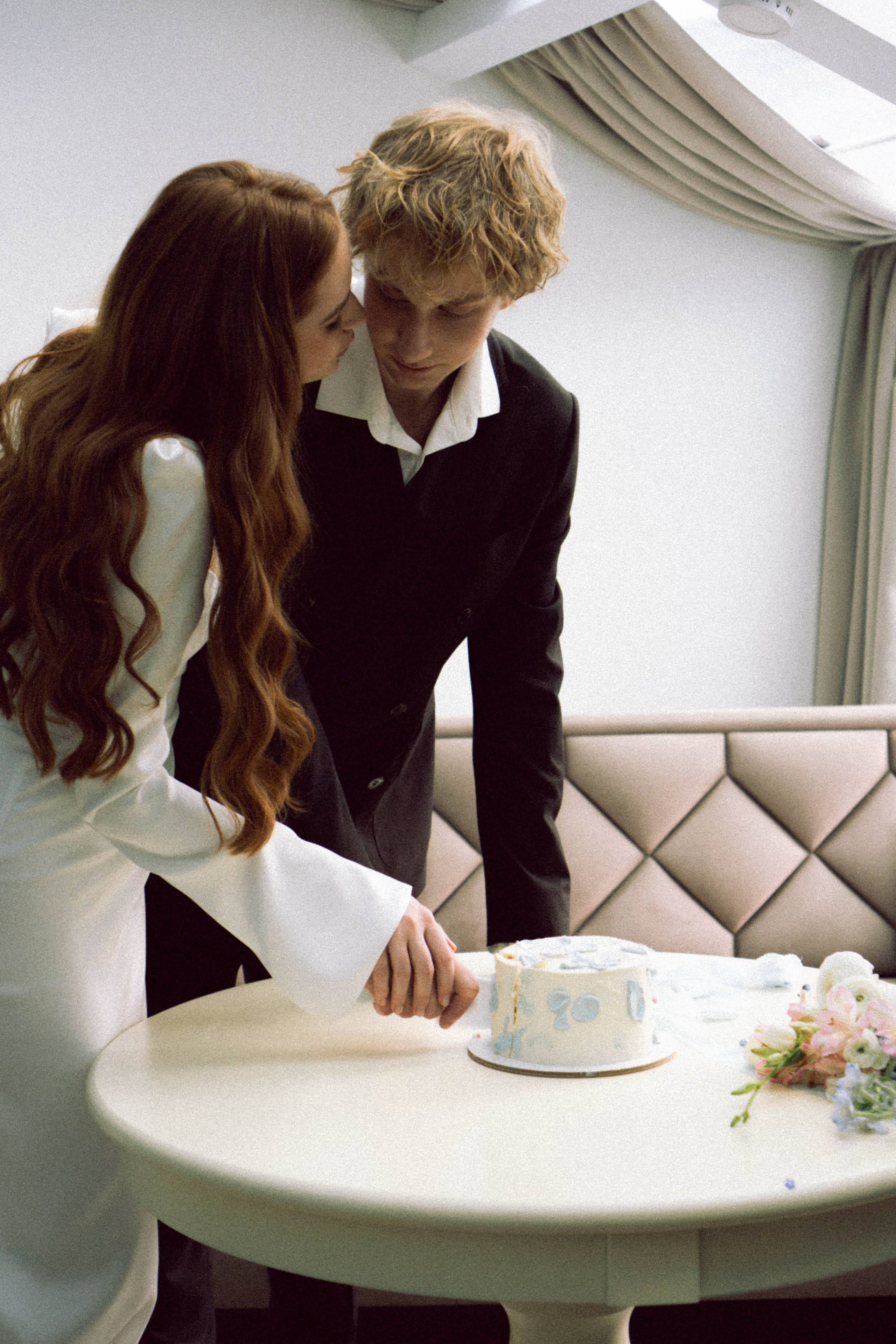 СВАДЕБНАЯ СЬЕМКА В ОТЕЛЕ. СБОРЫ ЖЕНИХА И НЕВЕСТЫ И ТАКЖЕ ТОР И ПОДГОТОВКА К ПРОГУЛКЕ. Профессиональный фотограф, Санкт-Петербург — Виктория Богомолова