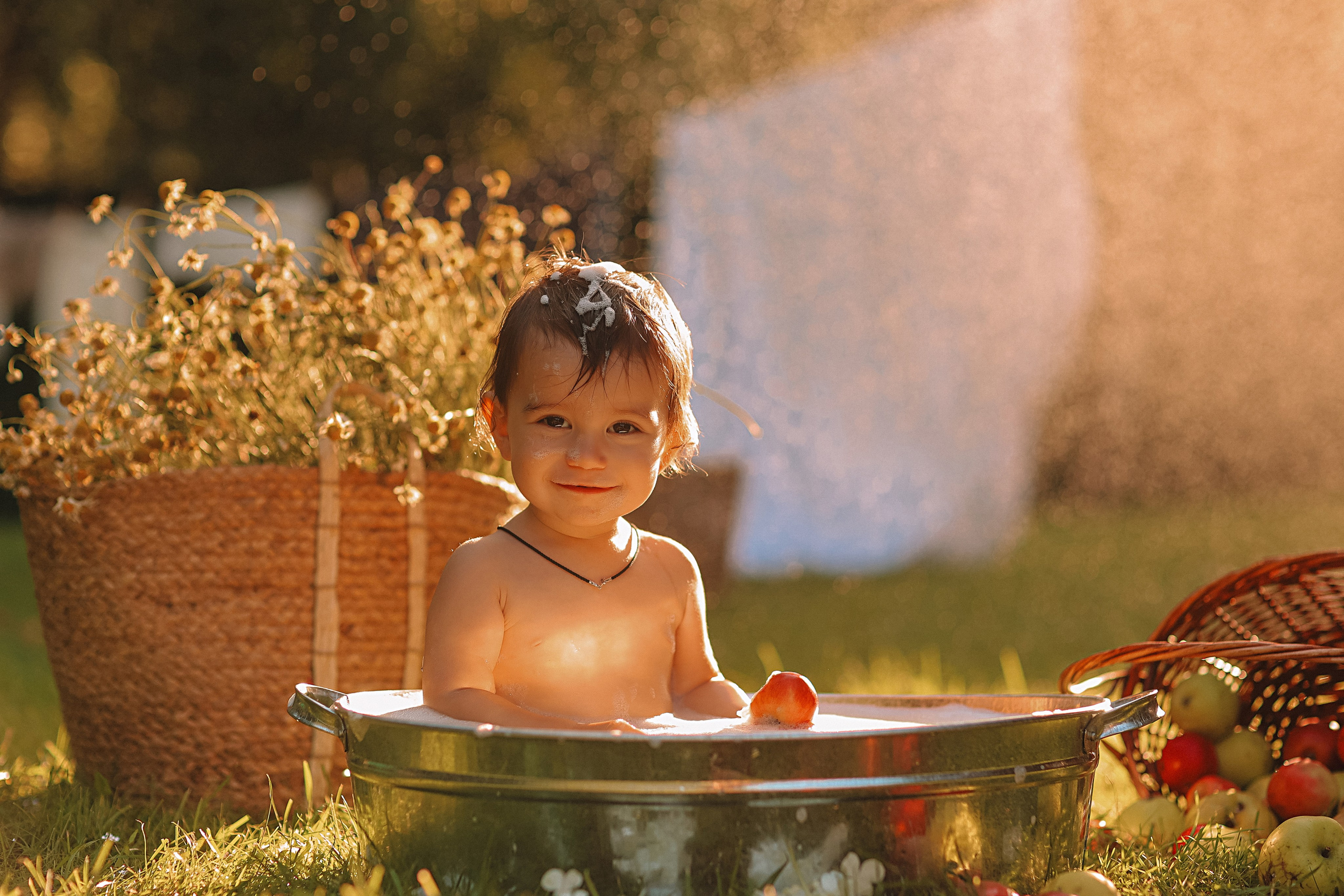 Стирка у дома. Семейный фотограф Тюмень, фотограф на роды Салмина Мария