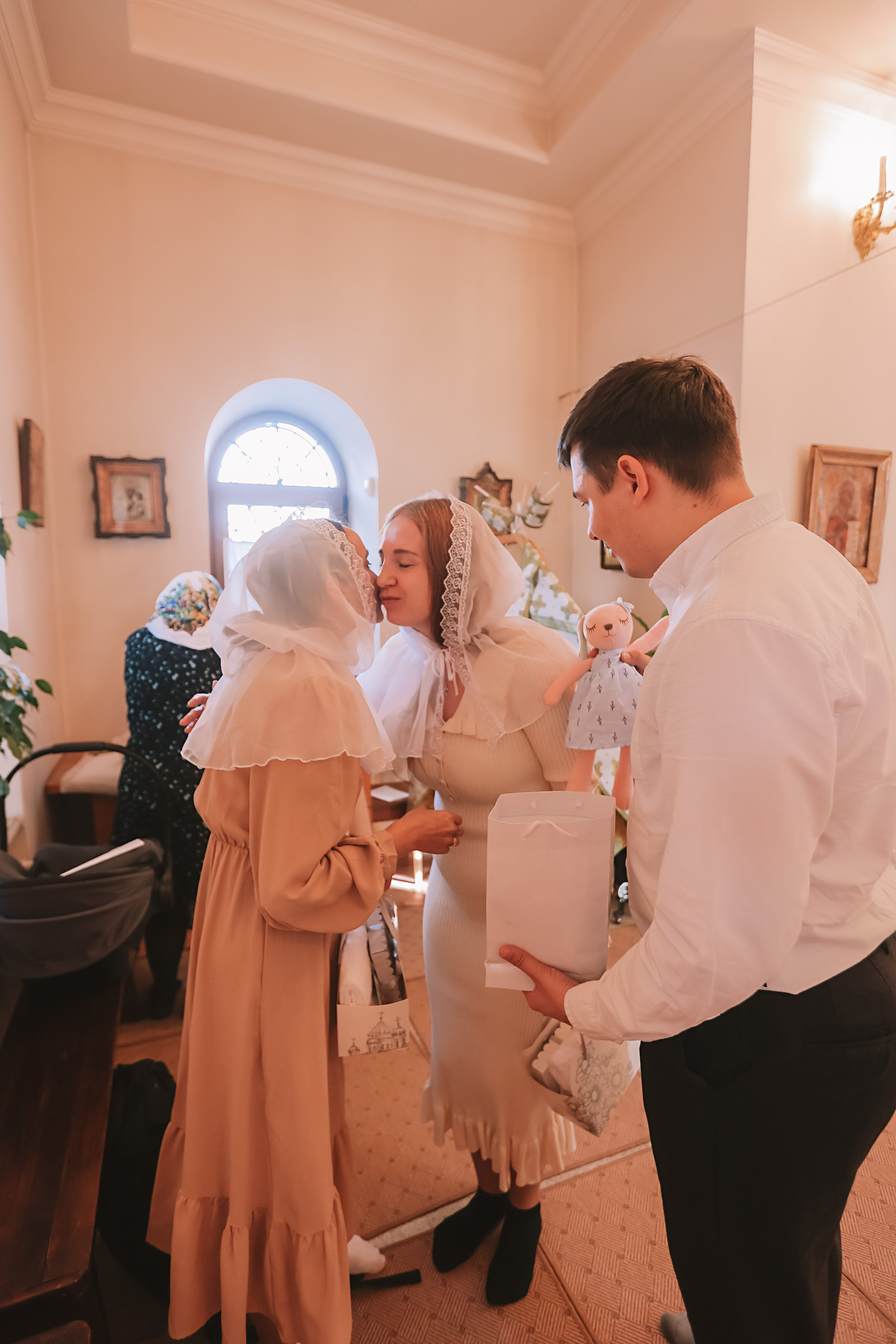 Крещение круглая церковь. Семейный фотограф Тюмень, фотограф на роды Салмина Мария