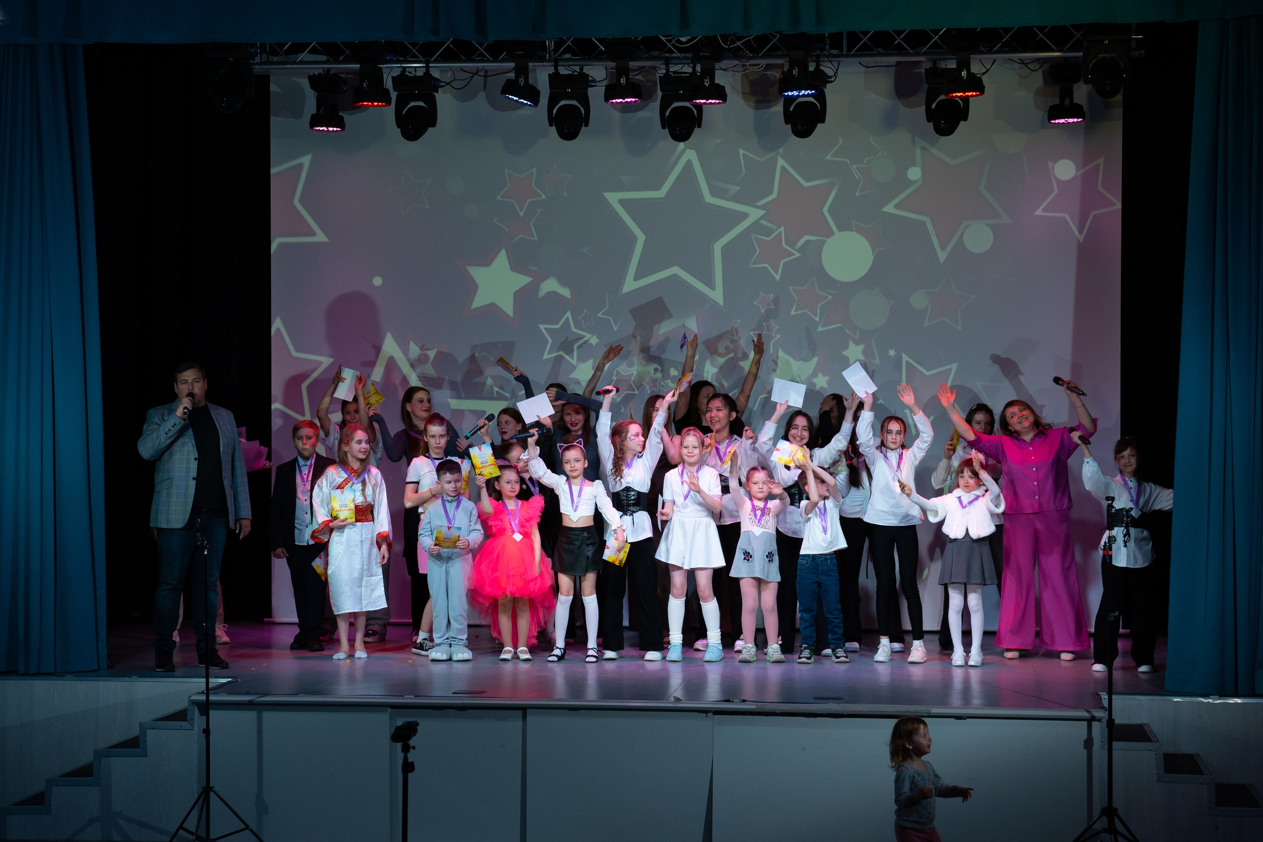 Отчетный концерт продюсерского центра «Новая Звезда». Фото / Видеосъемка в Москве