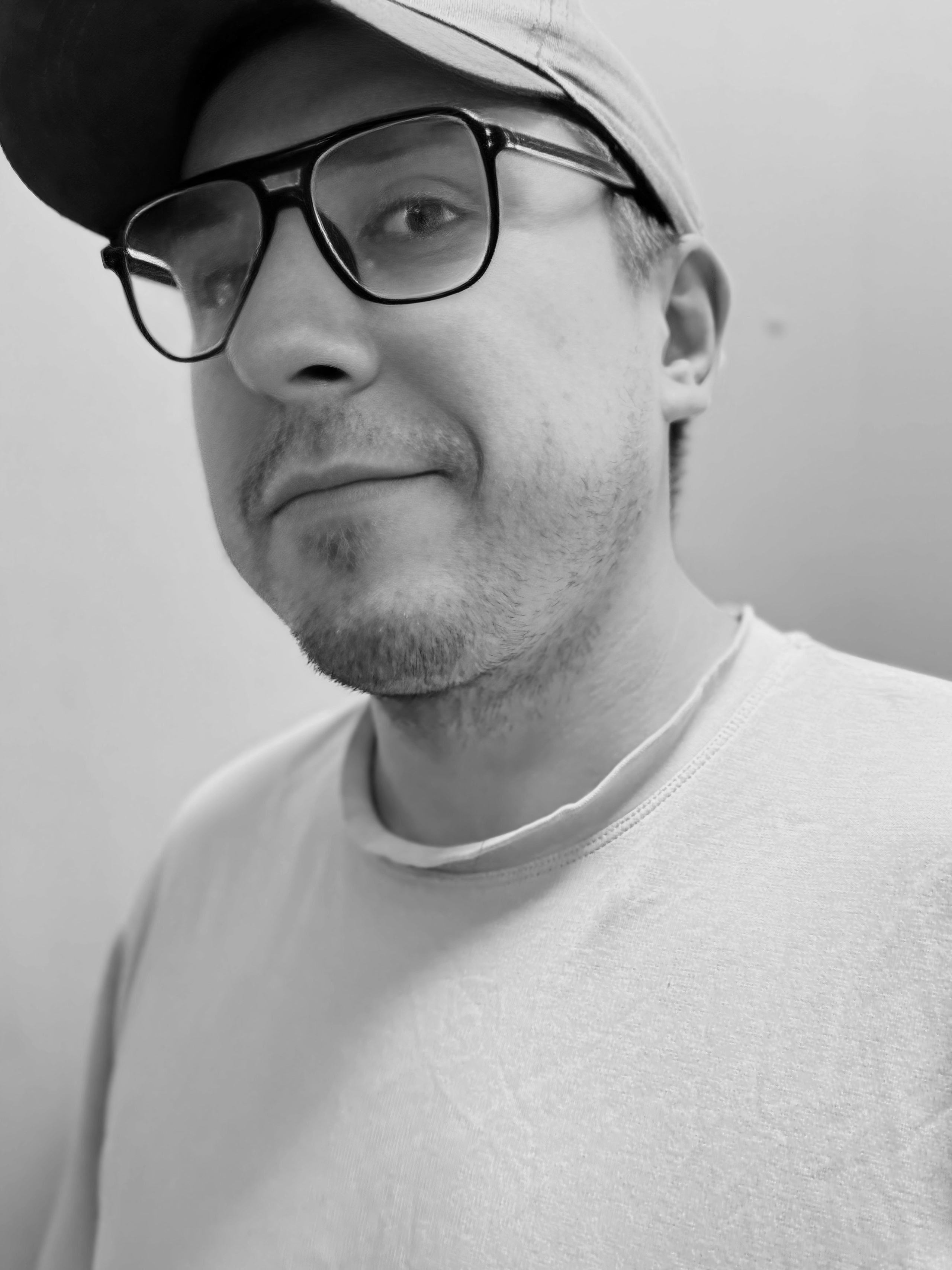 Режиссер Арсений Ганчуков, полный метр «Московские твари». Фотограф, оператор и рилсмейкер в Москве — Ася Палагута