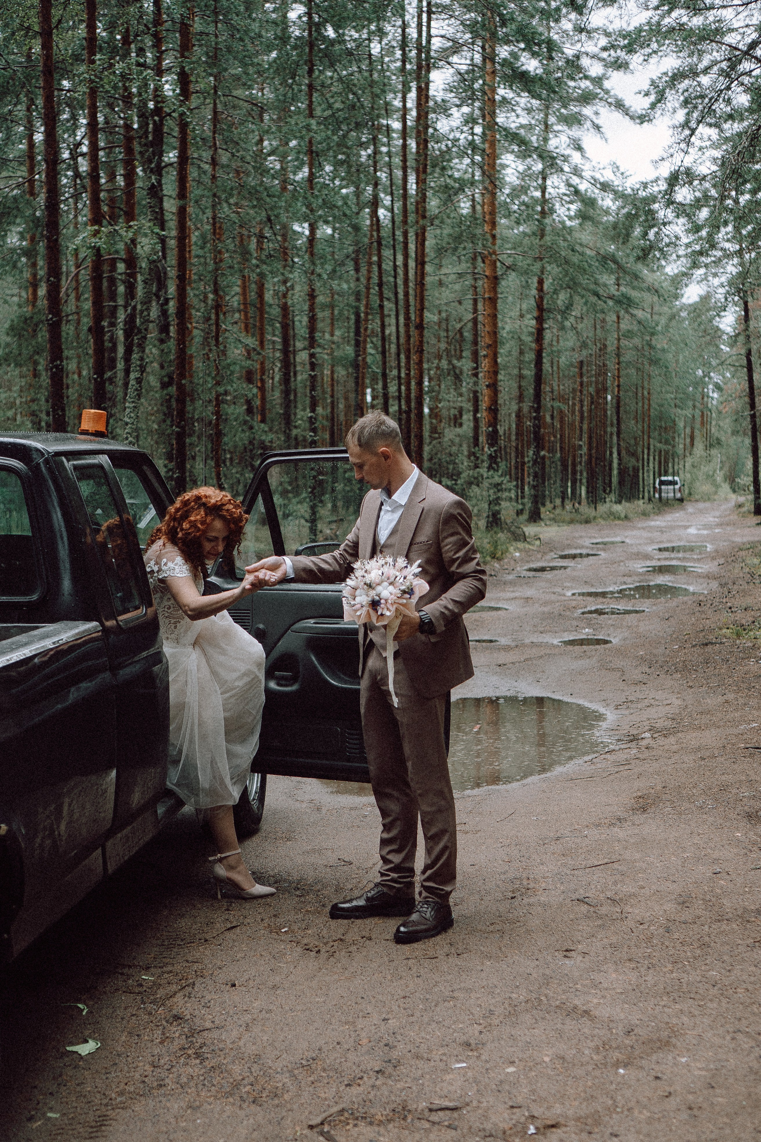 СВАДЕБНАЯ ФОТОСЕССИИЯ ПАРЫ В ГОРОДЕ ПРИОЗЕРСК В СОСНОВОМ ЛЕСУ И С ПИКАПОМ. Профессиональный фотограф, Санкт-Петербург — Виктория Богомолова