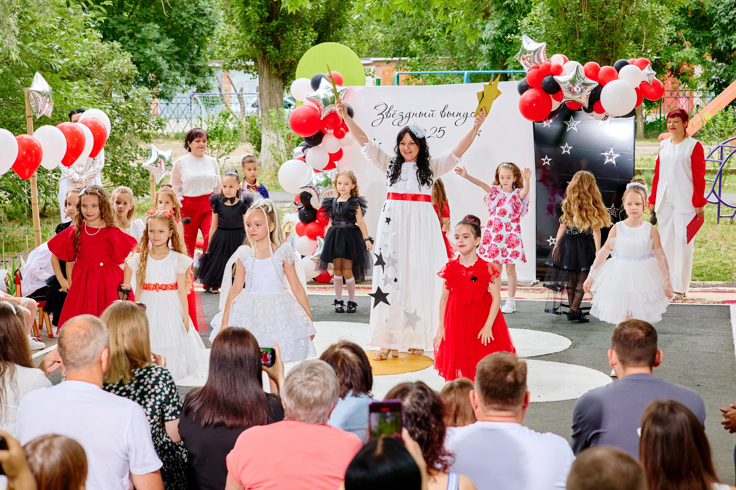 Выпускной 45 сад. Фотограф Выпускные альбомы Таганрог Сергей Коробченко