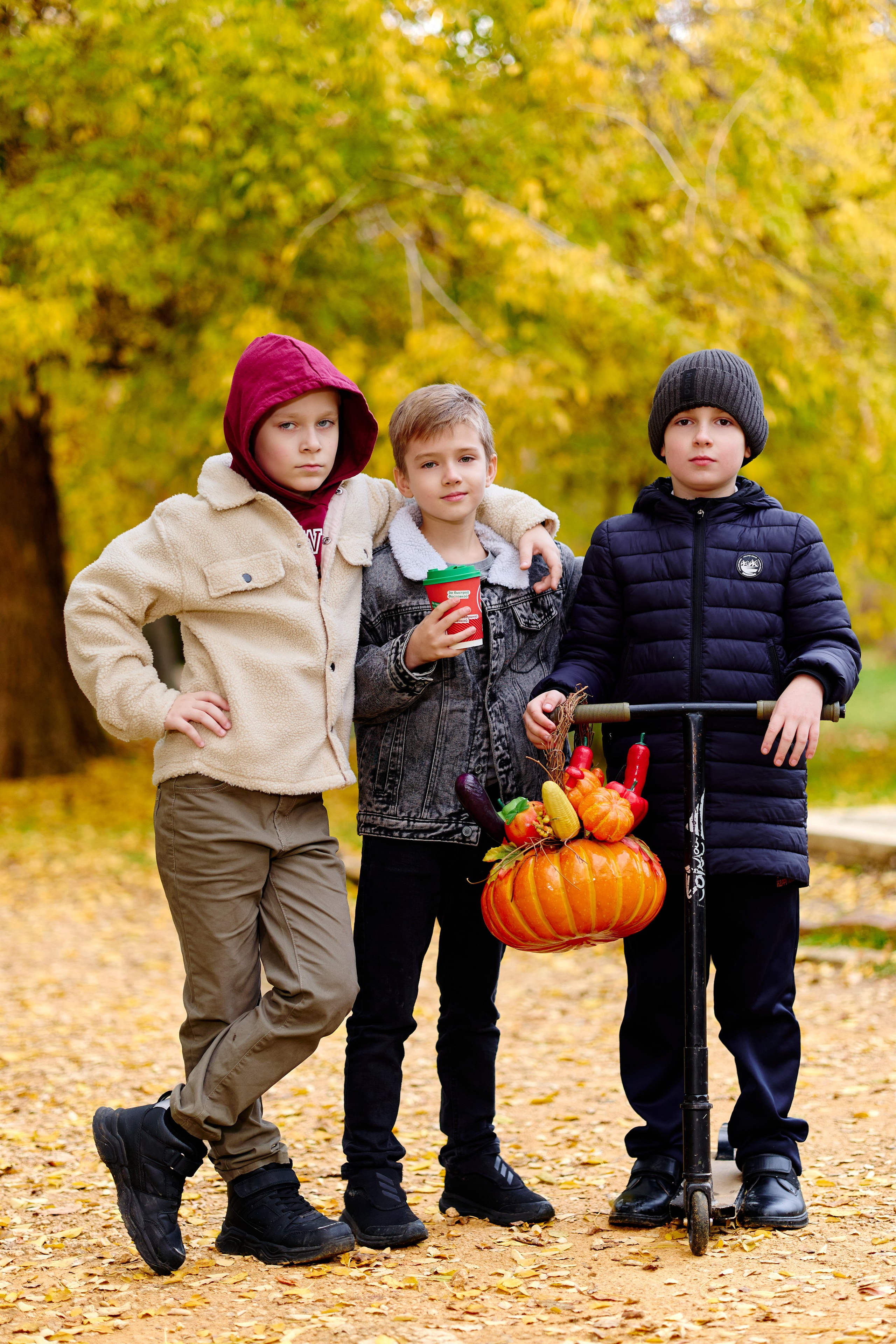 Прогулка в парке классом. Фотограф Выпускные альбомы Таганрог Сергей Коробченко