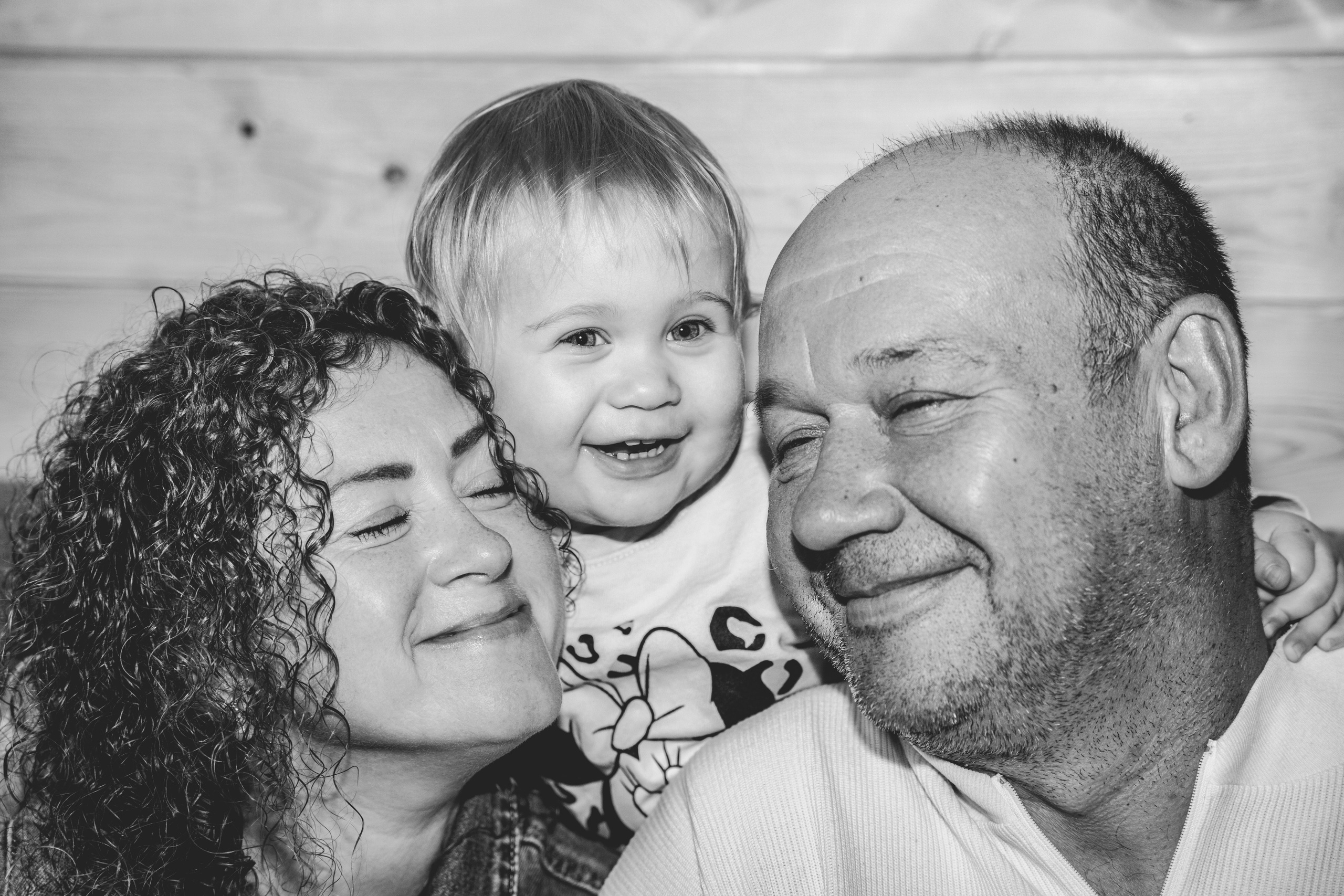 С внучкой. Любимые бабушка и деда