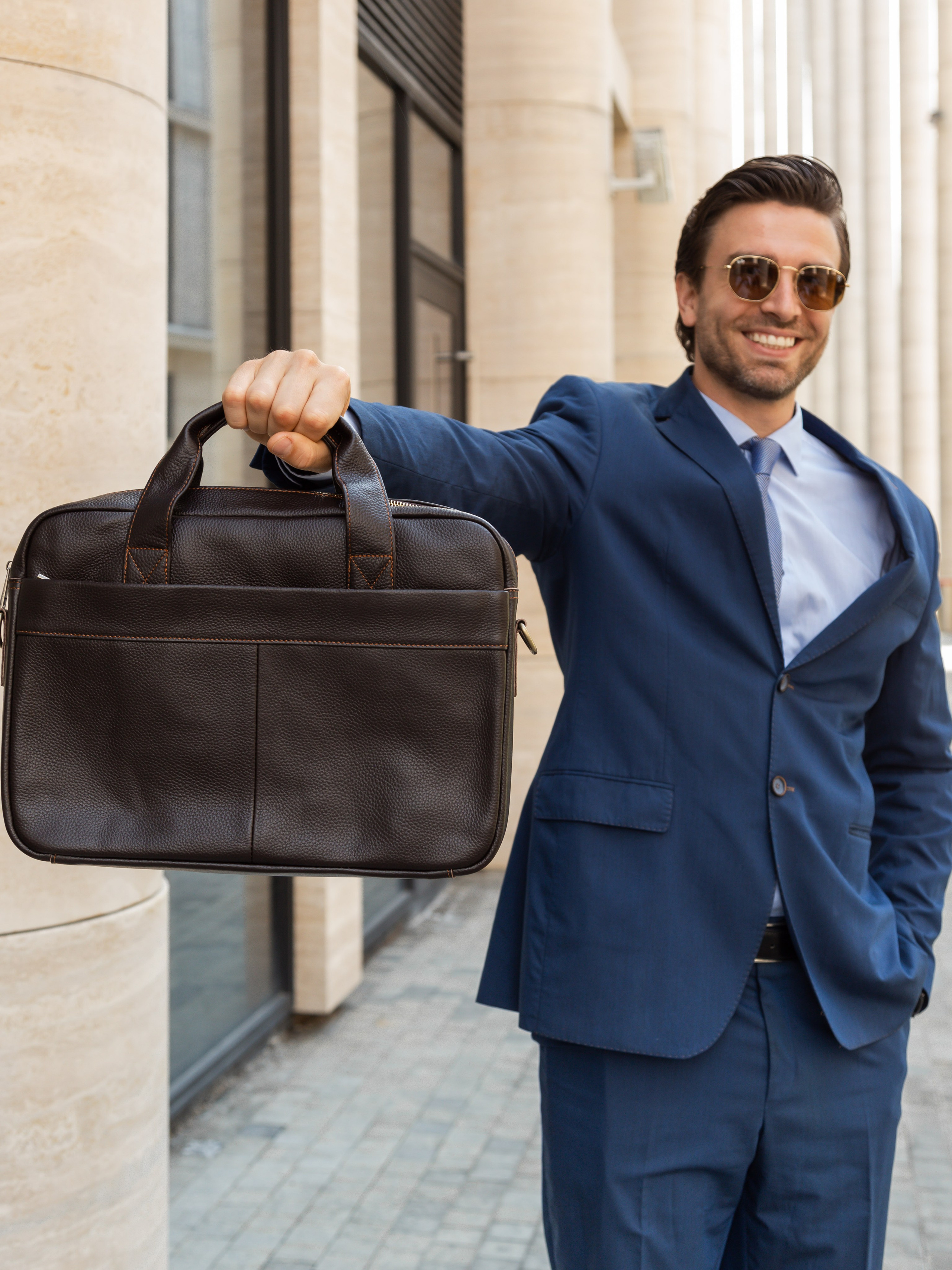 Коммерческая фотосессия мужских сумок для маркетплейсов и социальных сетей. Fashion фотограф в Санкт-Петербурге Савинова Ирина