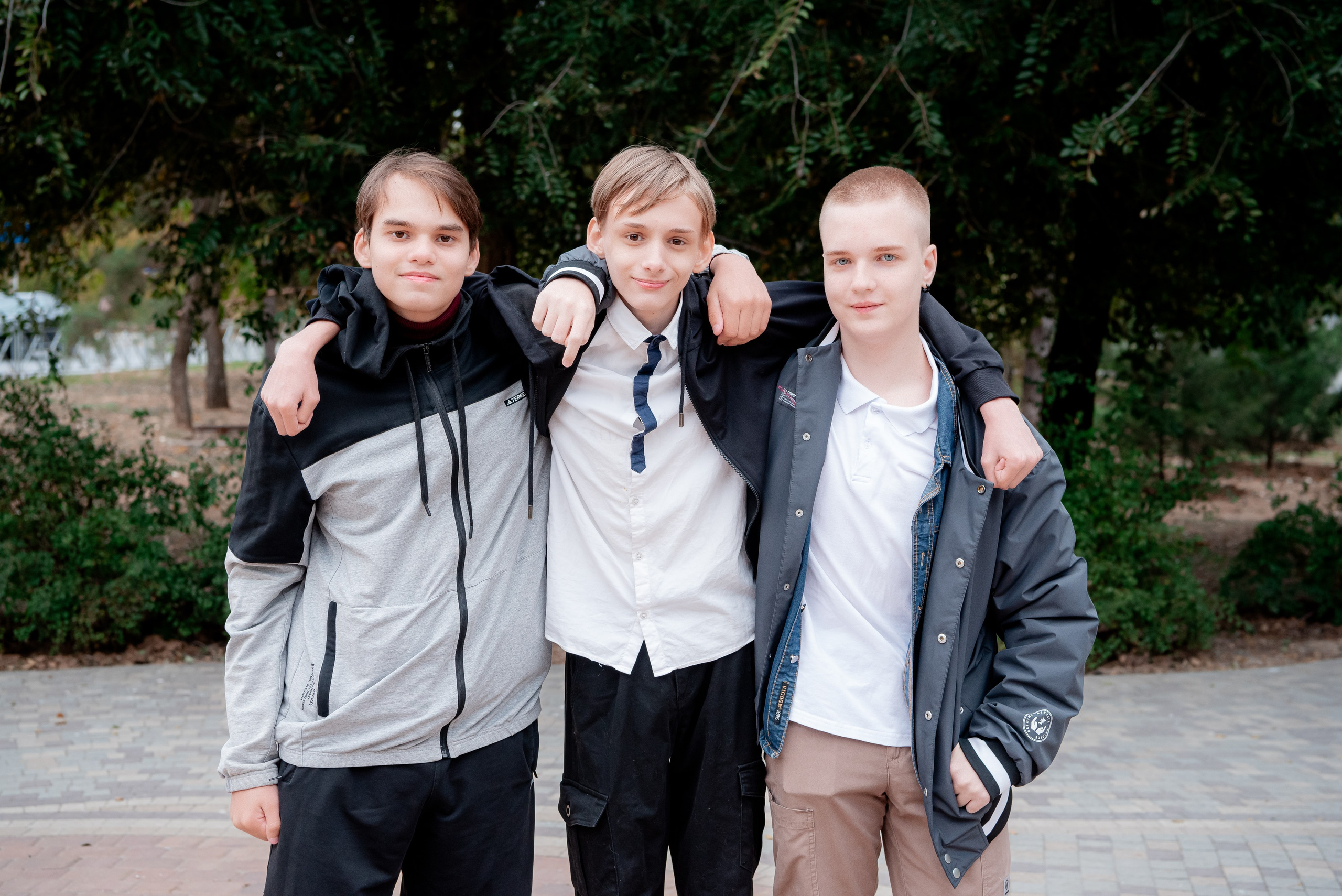 Фотосессия в парке для альбома школьники 9 класс. Фотограф в Волгограде и Волжском Александр Горбань