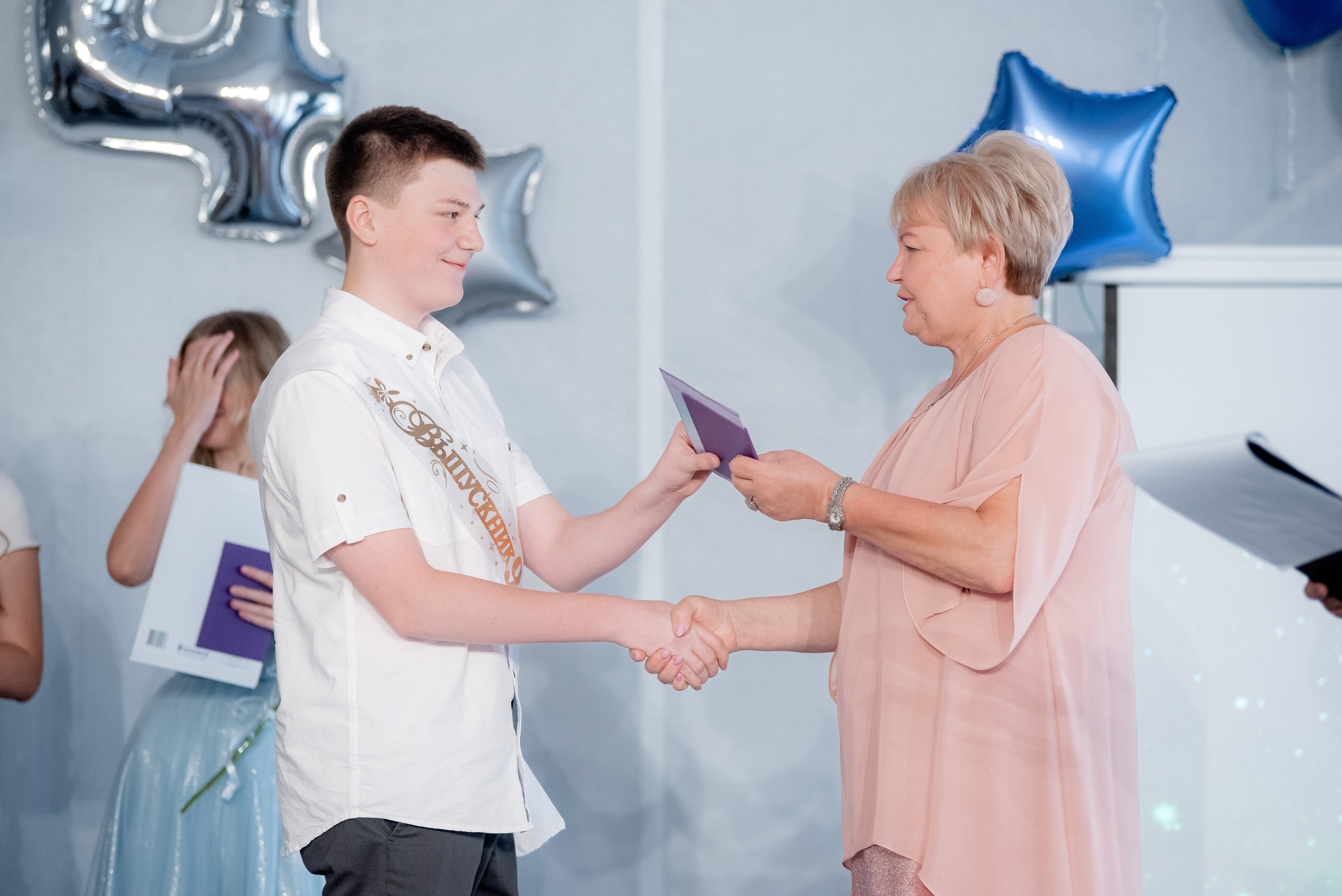 86 школа. Вручение. ДК Тракторозаводского района. Фотограф в Волгограде и Волжском Александр Горбань