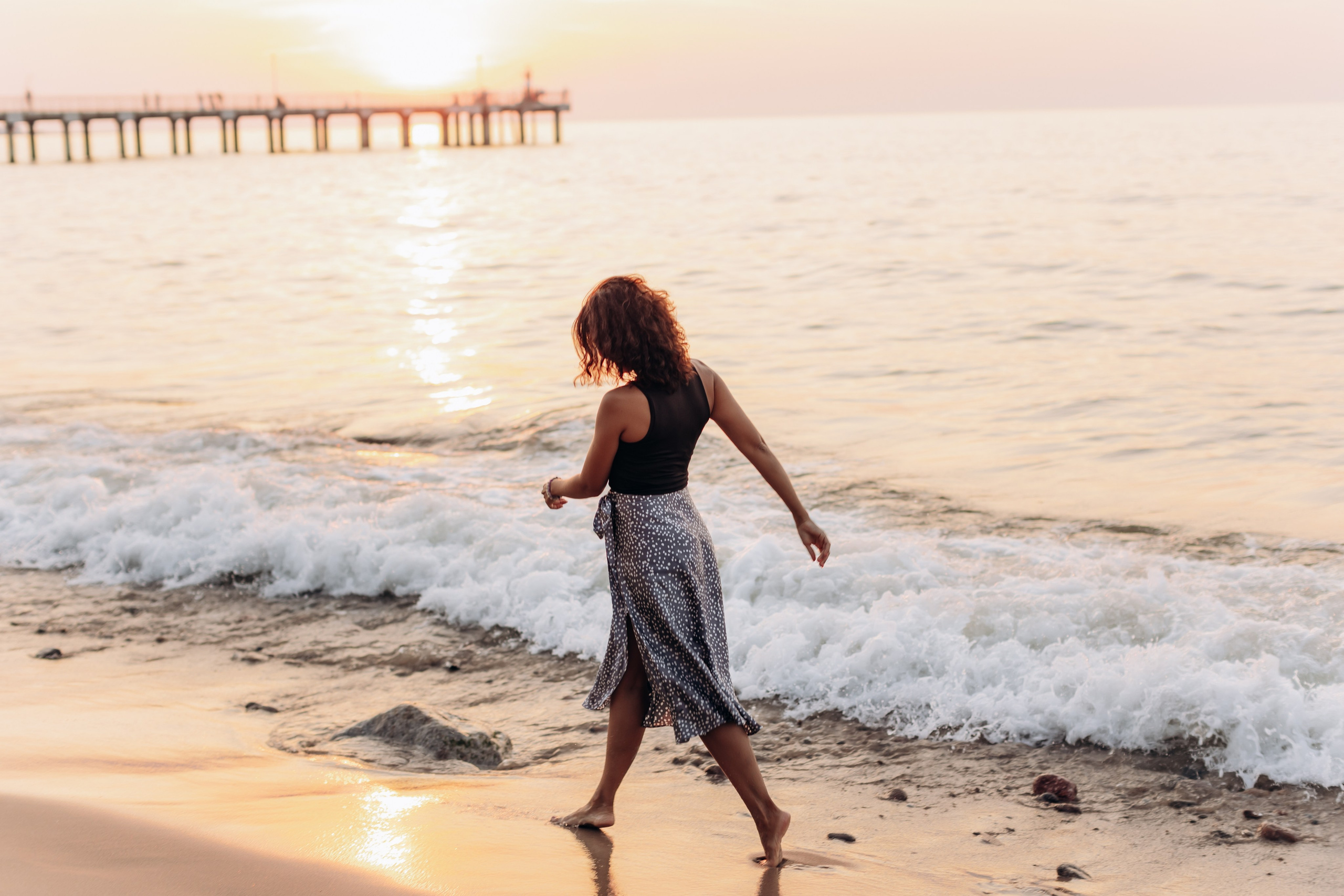 Подруги Пионеский Сосновый бор закат. Фотограф в Калининграде свадебная фотография, репортажная, фотосессии
