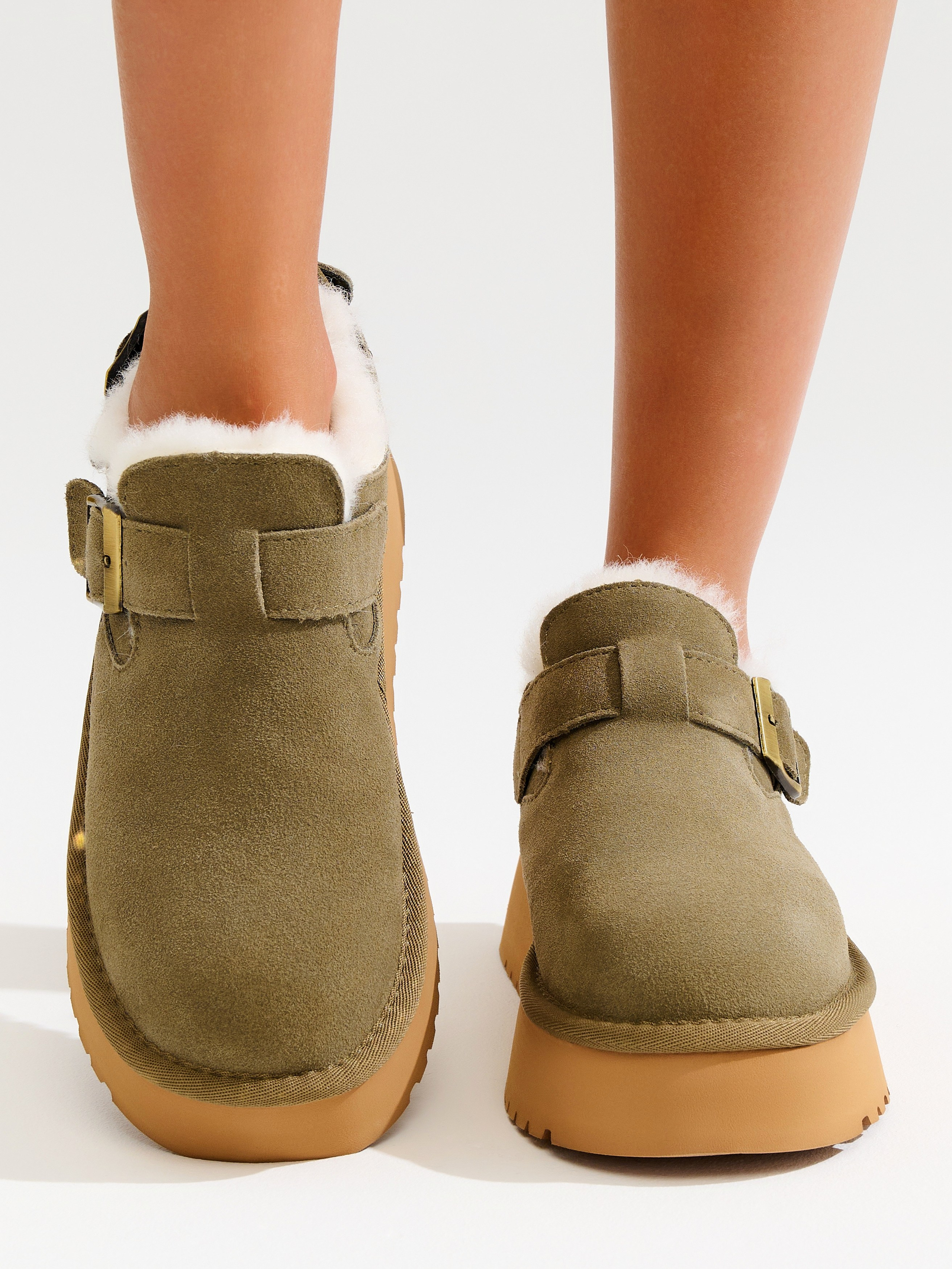 Каталоги на белом фоне. Лучший фотограф для брендов в Москве, съемки для маркетплейсов